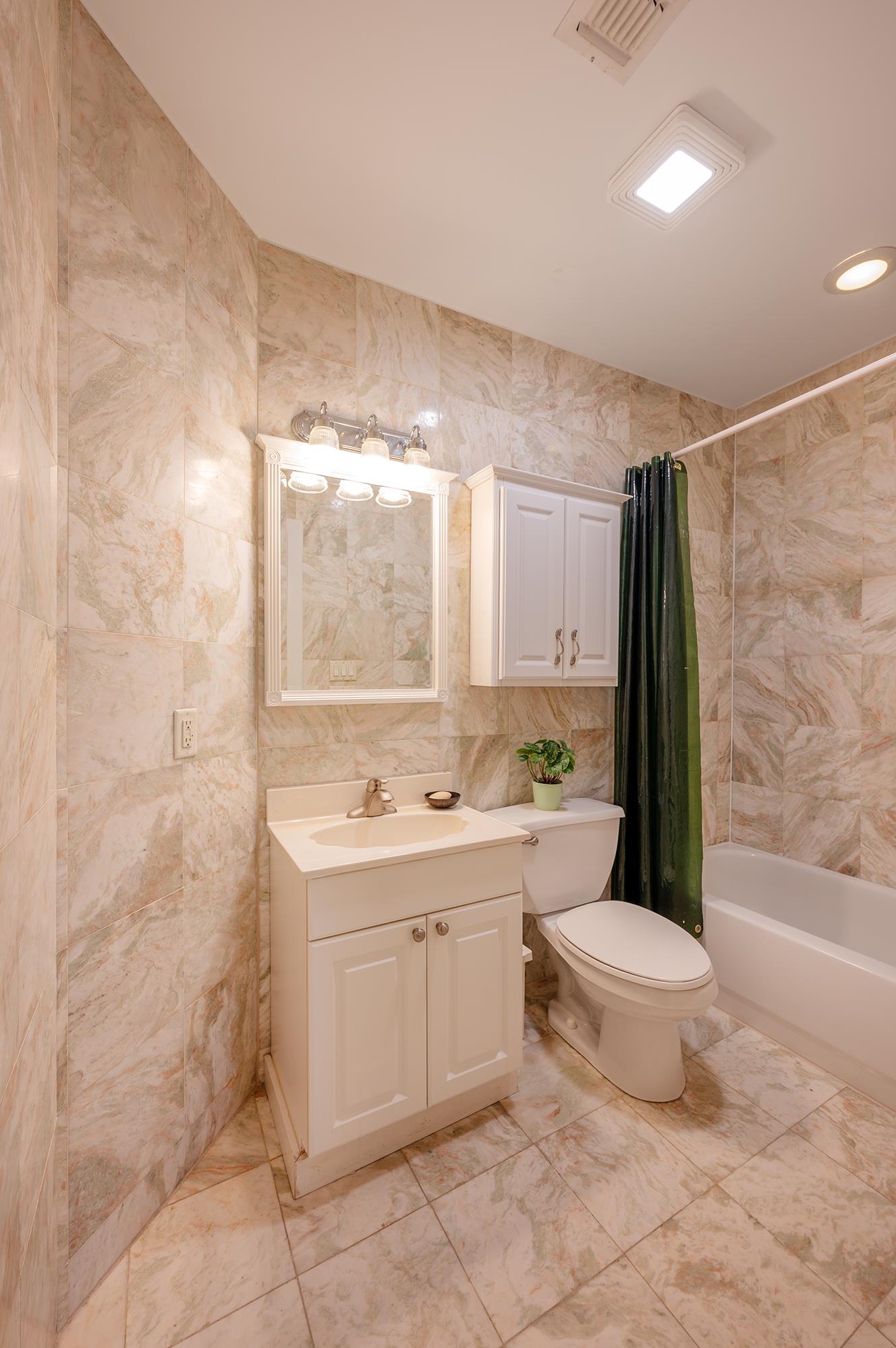 126 BRIGHT ST Unit: 201