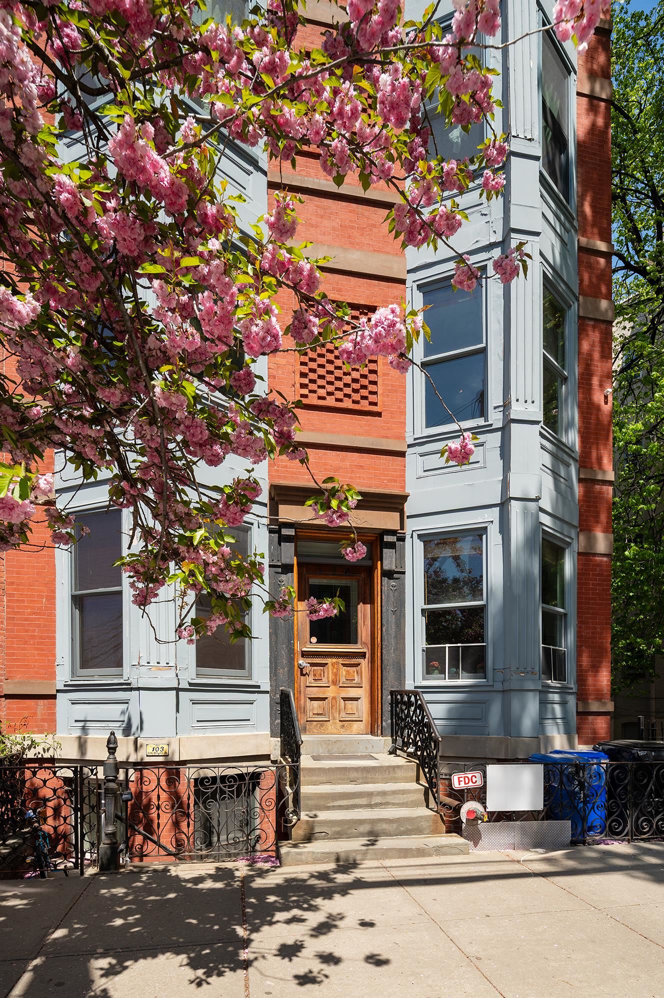 126 BRIGHT ST Unit: 201