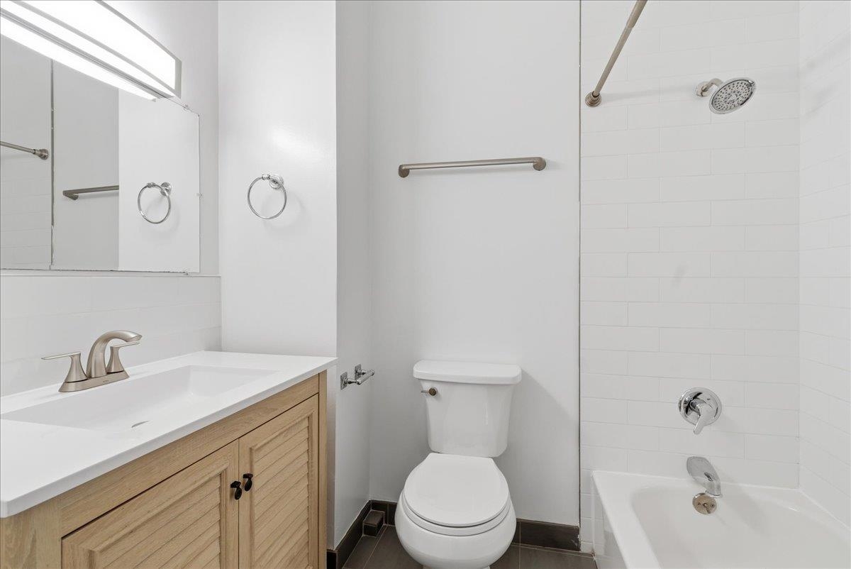 235 OGDEN AVE Unit: 1