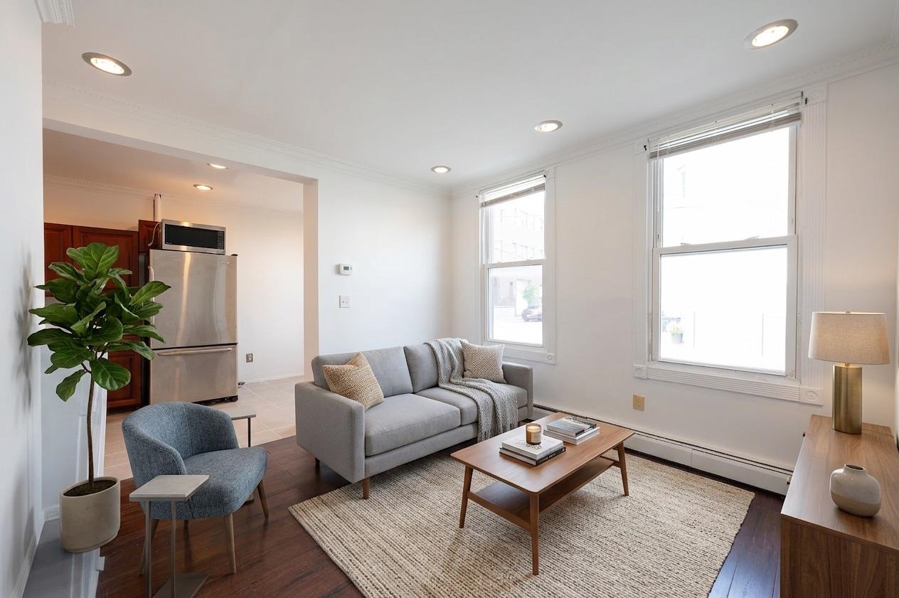 48 RAVINE AVE Unit: 1