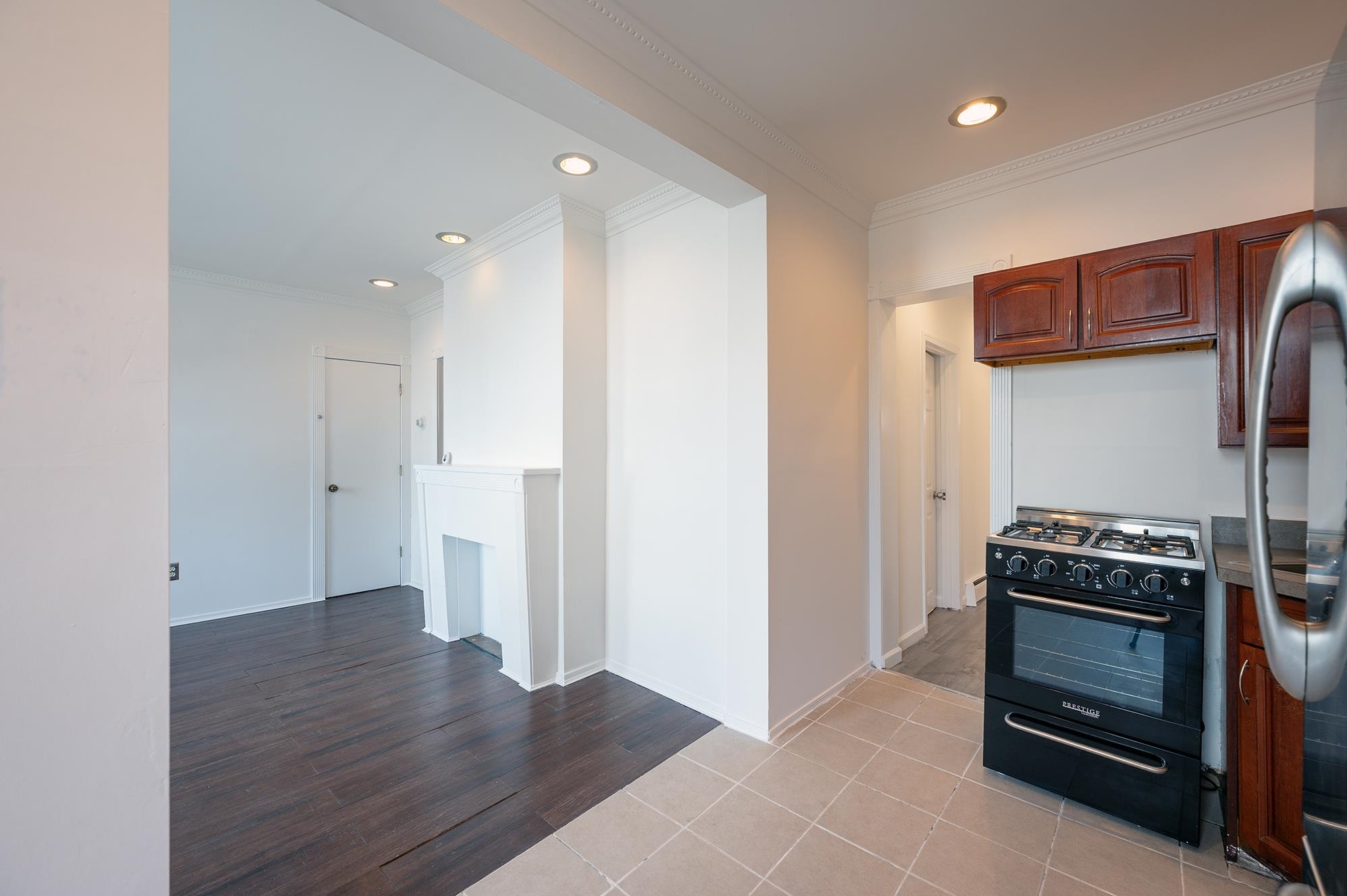 48 RAVINE AVE Unit: 1