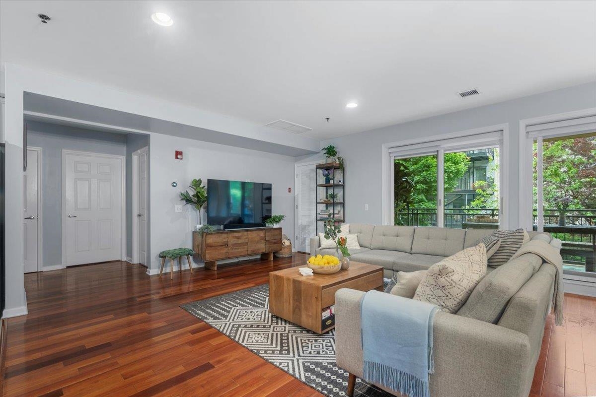 650 2ND ST Unit: 2D