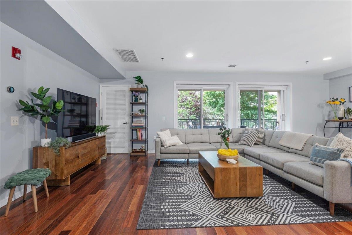 650 2ND ST Unit: 2D