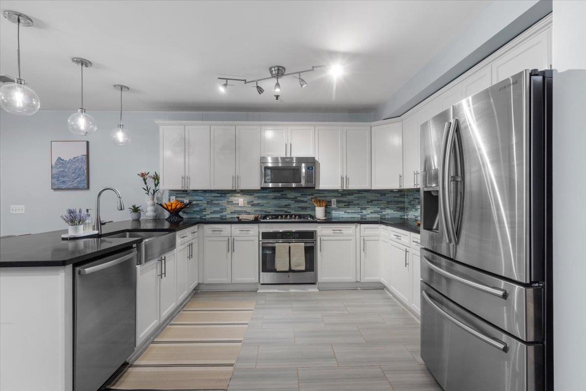 650 2ND ST Unit: 2D