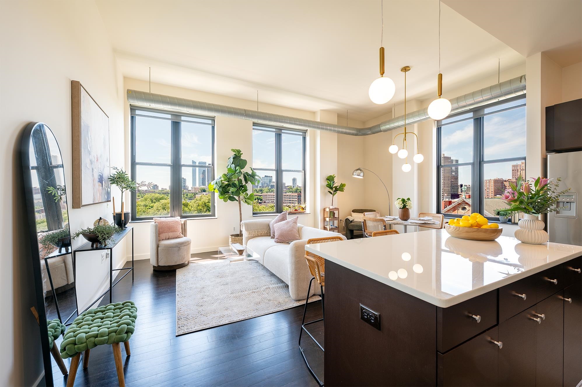 232 PAVONIA AVE Unit: 717