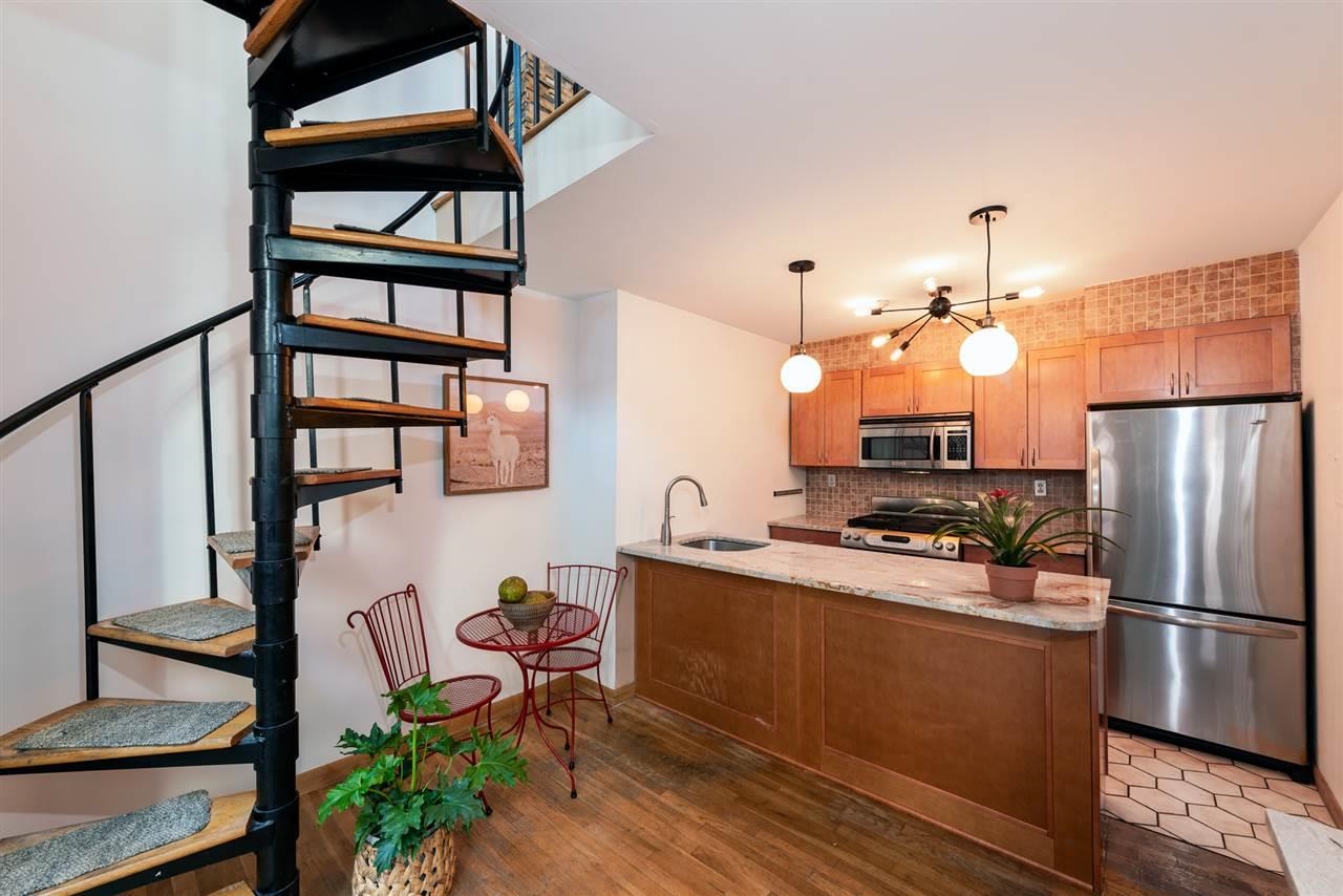 208 WILLOW AVE Unit: 405
