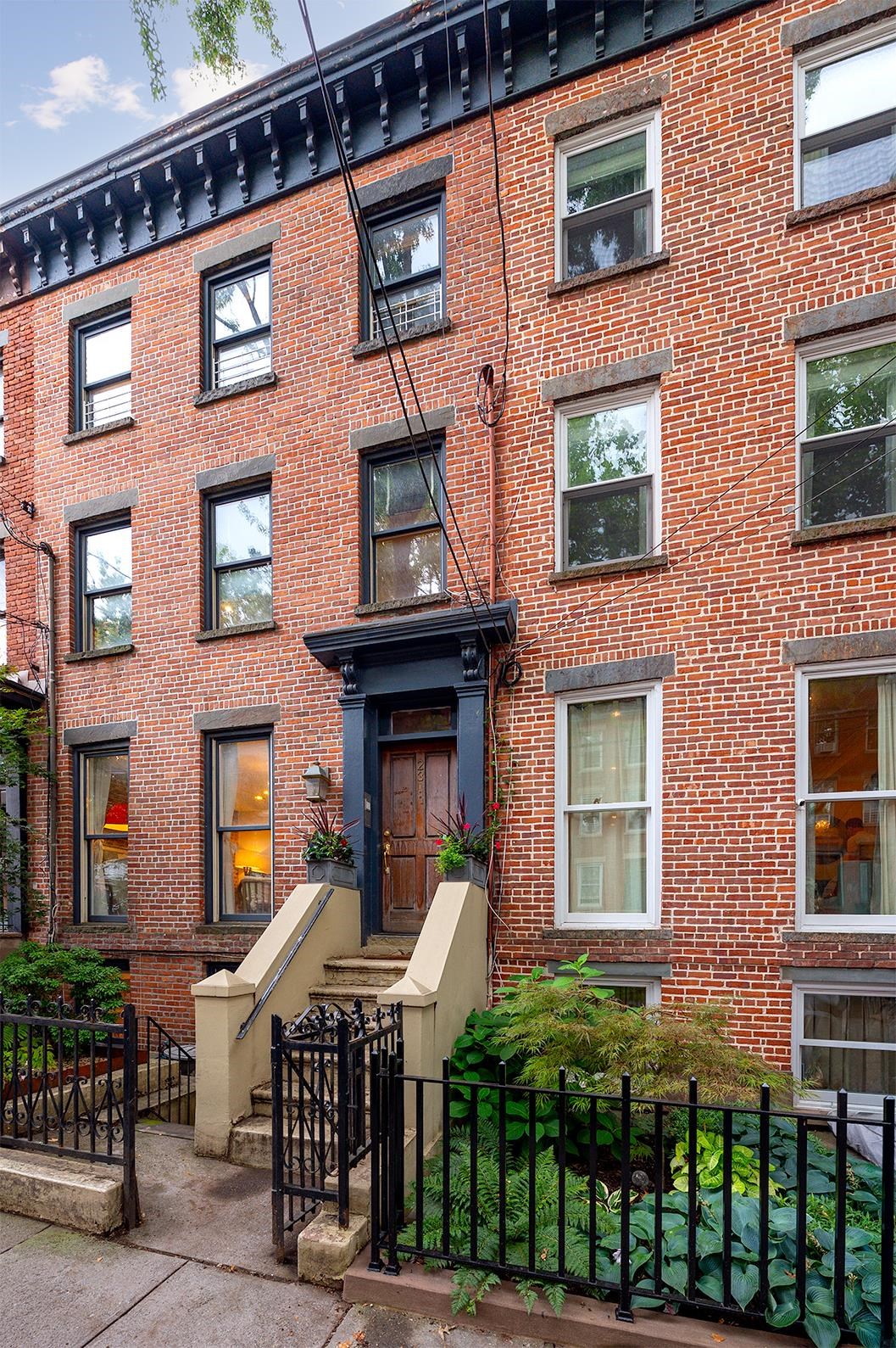 231 7TH ST Unit: 1