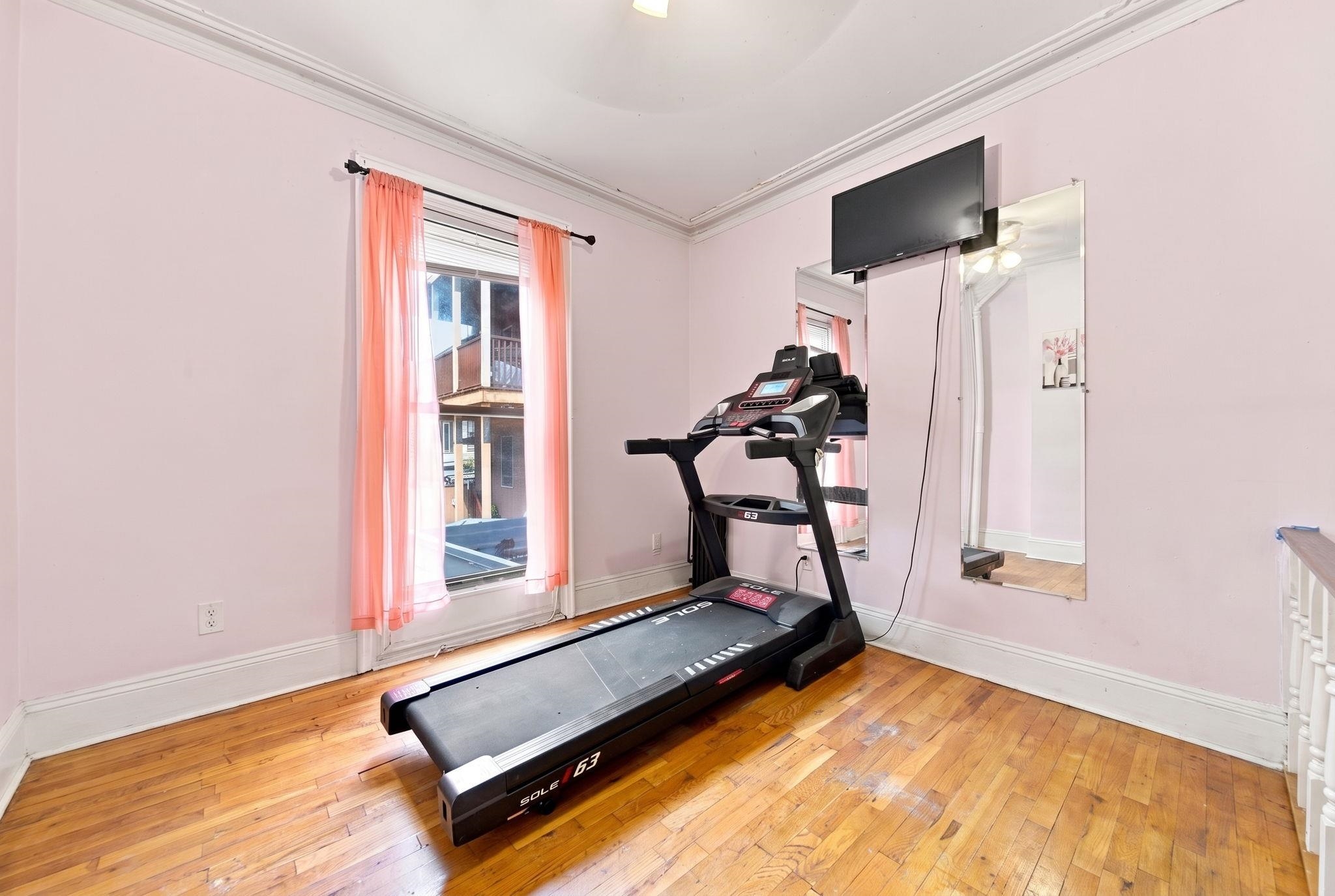 495.5 MONMOUTH ST