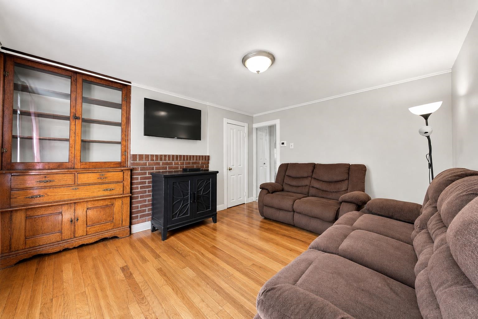 495.5 MONMOUTH ST
