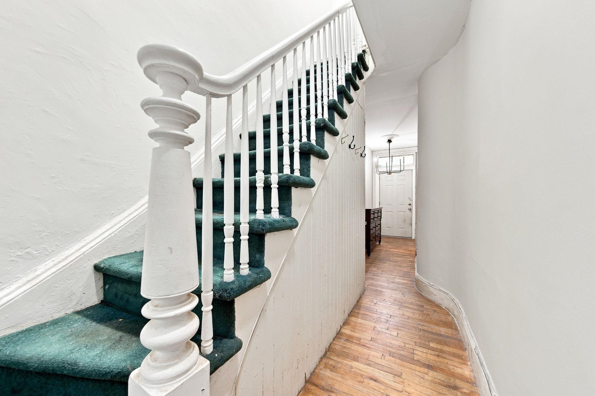 495.5 MONMOUTH ST