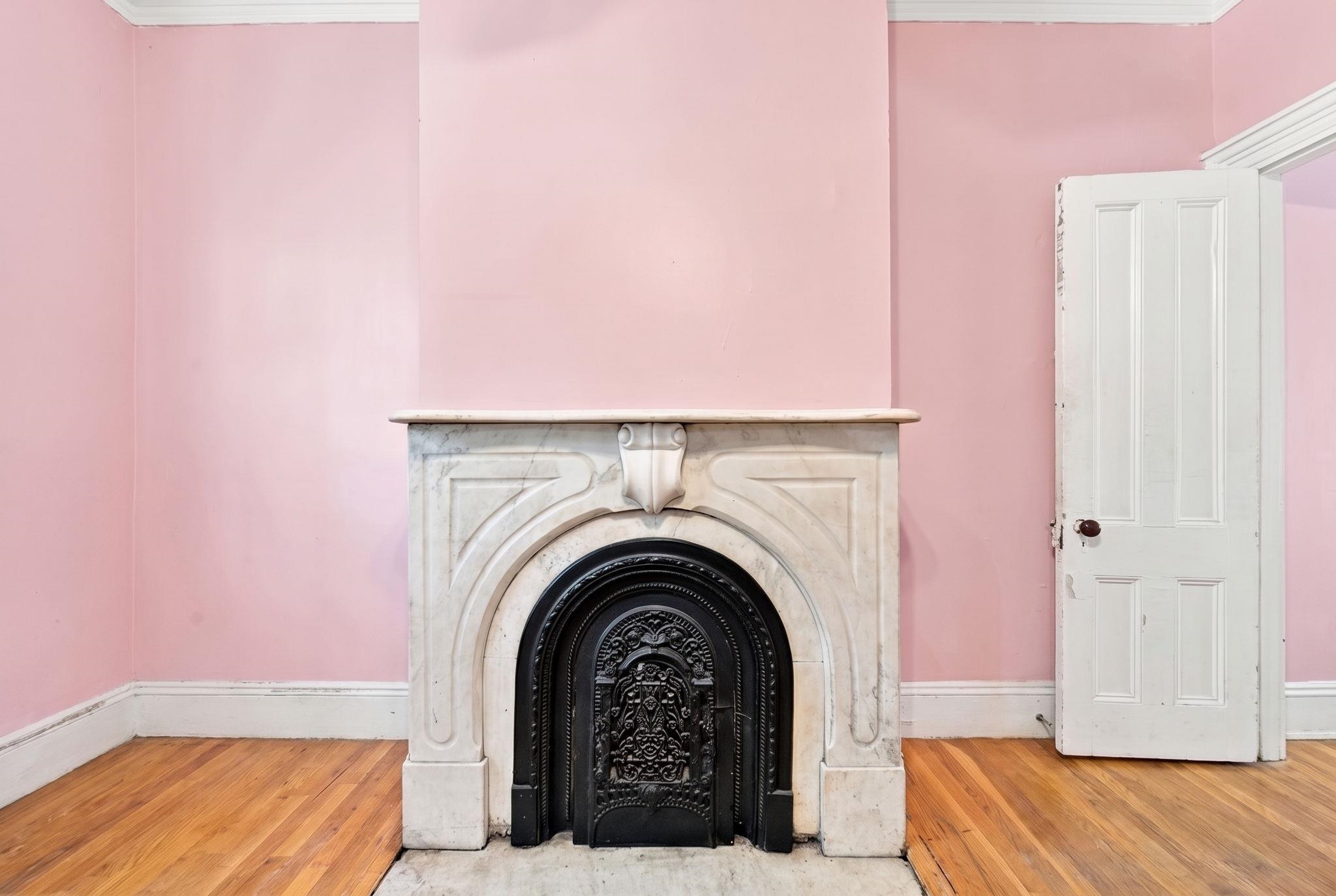 495.5 MONMOUTH ST