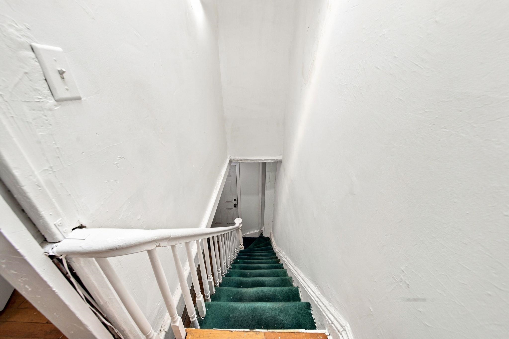 495.5 MONMOUTH ST