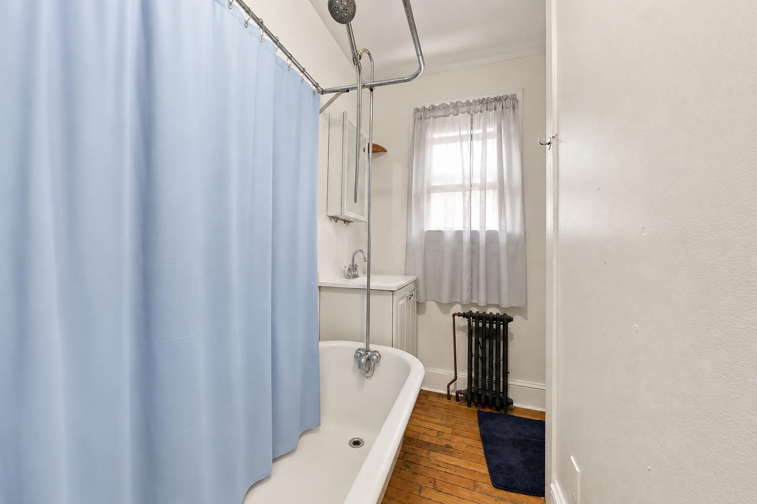 495.5 MONMOUTH ST