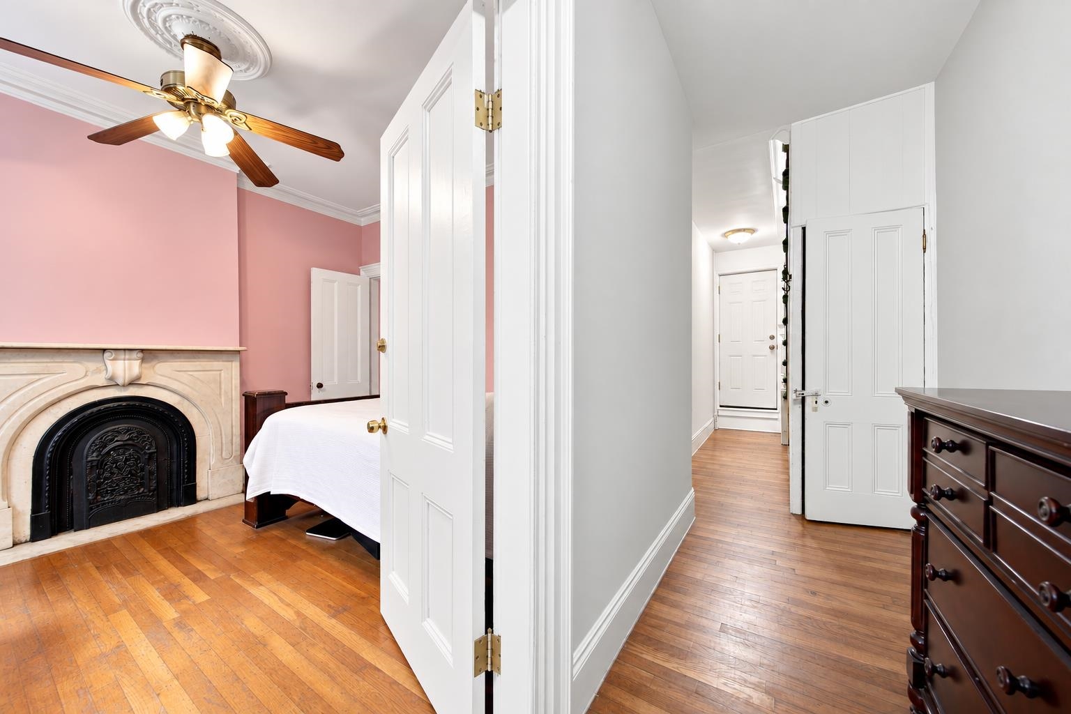 495.5 MONMOUTH ST