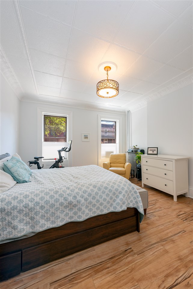 280 5TH ST Unit: 1