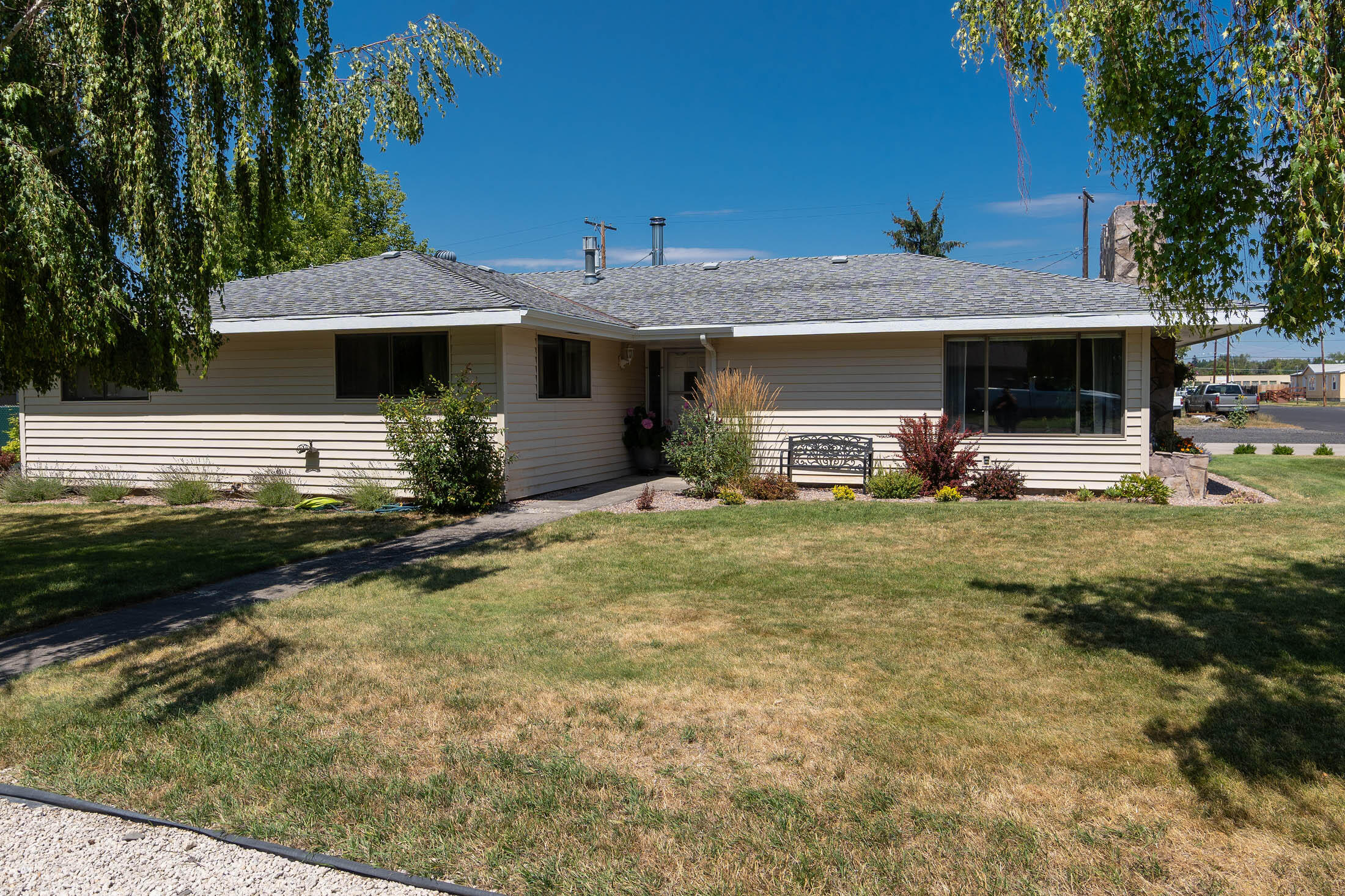 697 SE 3rd Street
