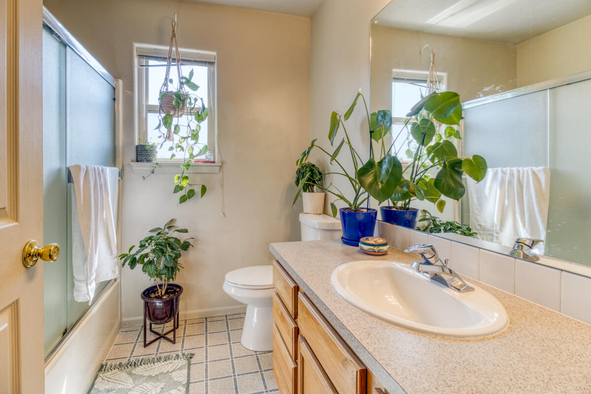 1359 NE Dawson Drive Unit: 1 & 2