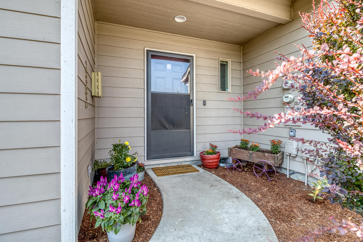 1359 NE Dawson Drive Unit: 1 & 2
