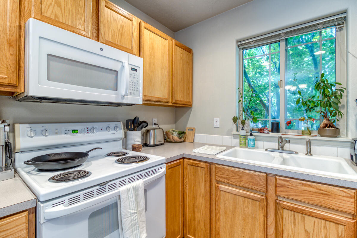 1359 NE Dawson Drive Unit: 1 & 2