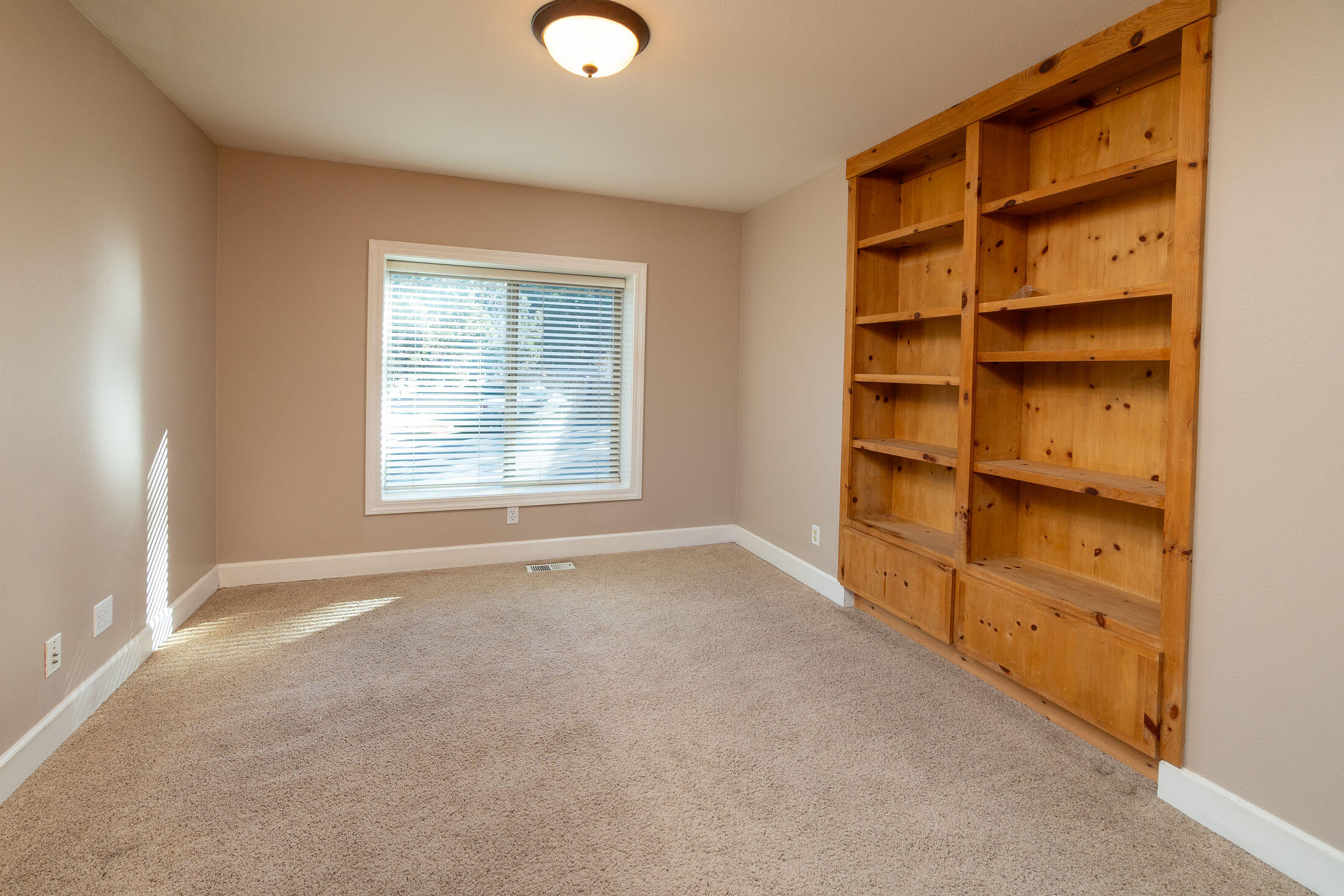 60923 Zircon Drive