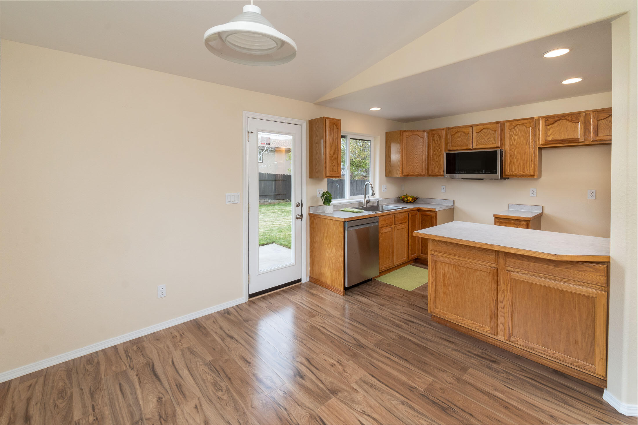 3175 NE Saber Drive