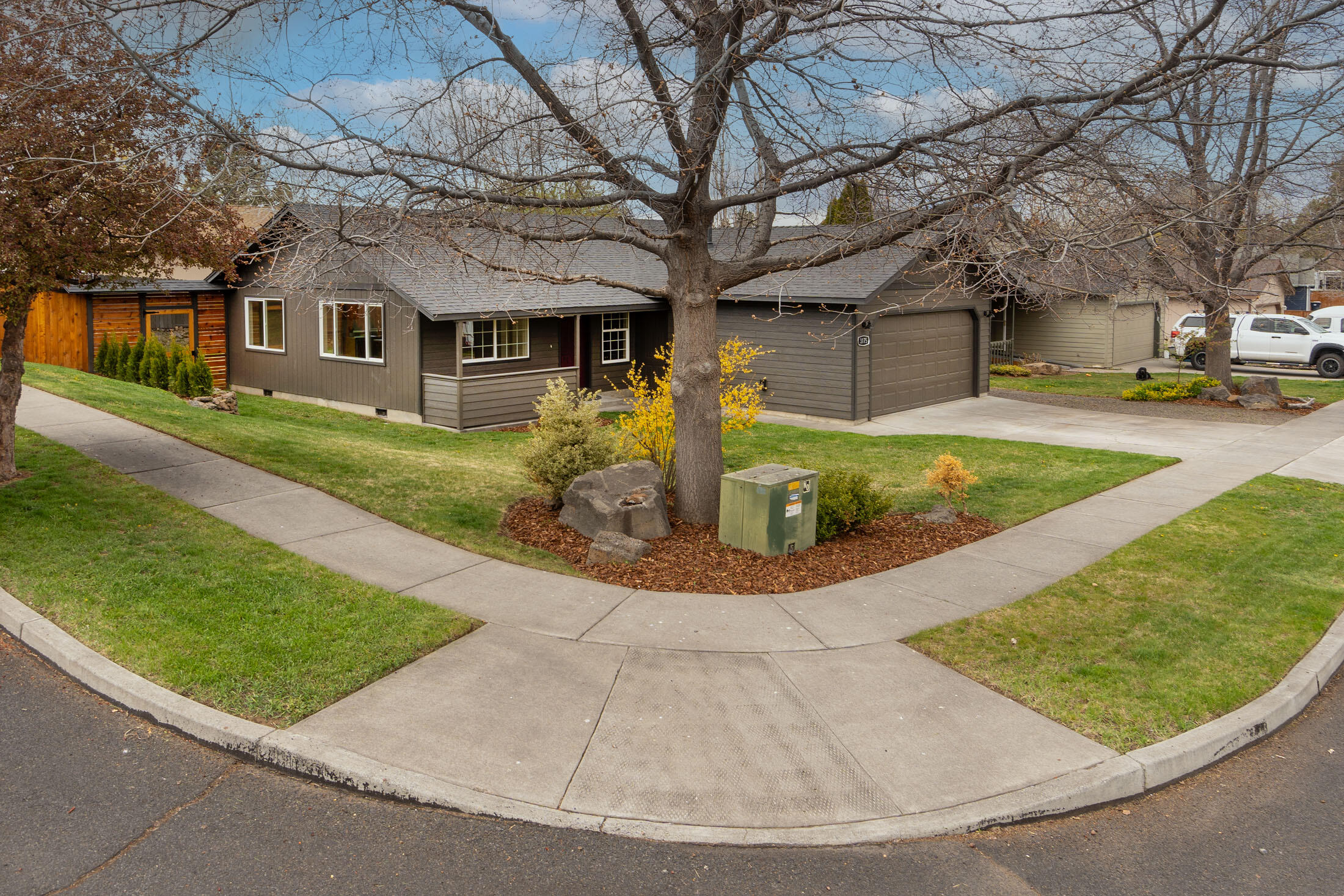 3175 NE Saber Drive