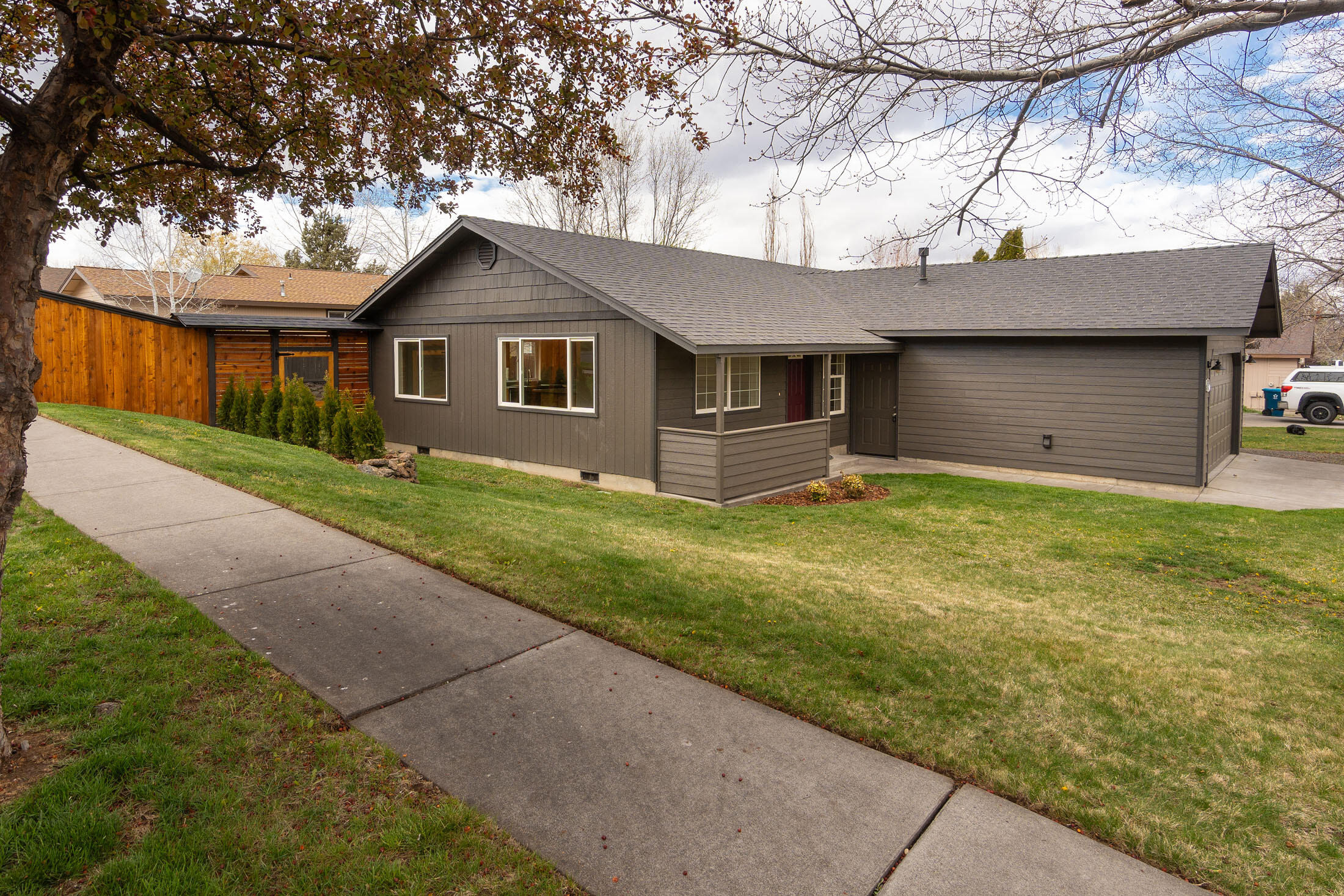 3175 NE Saber Drive