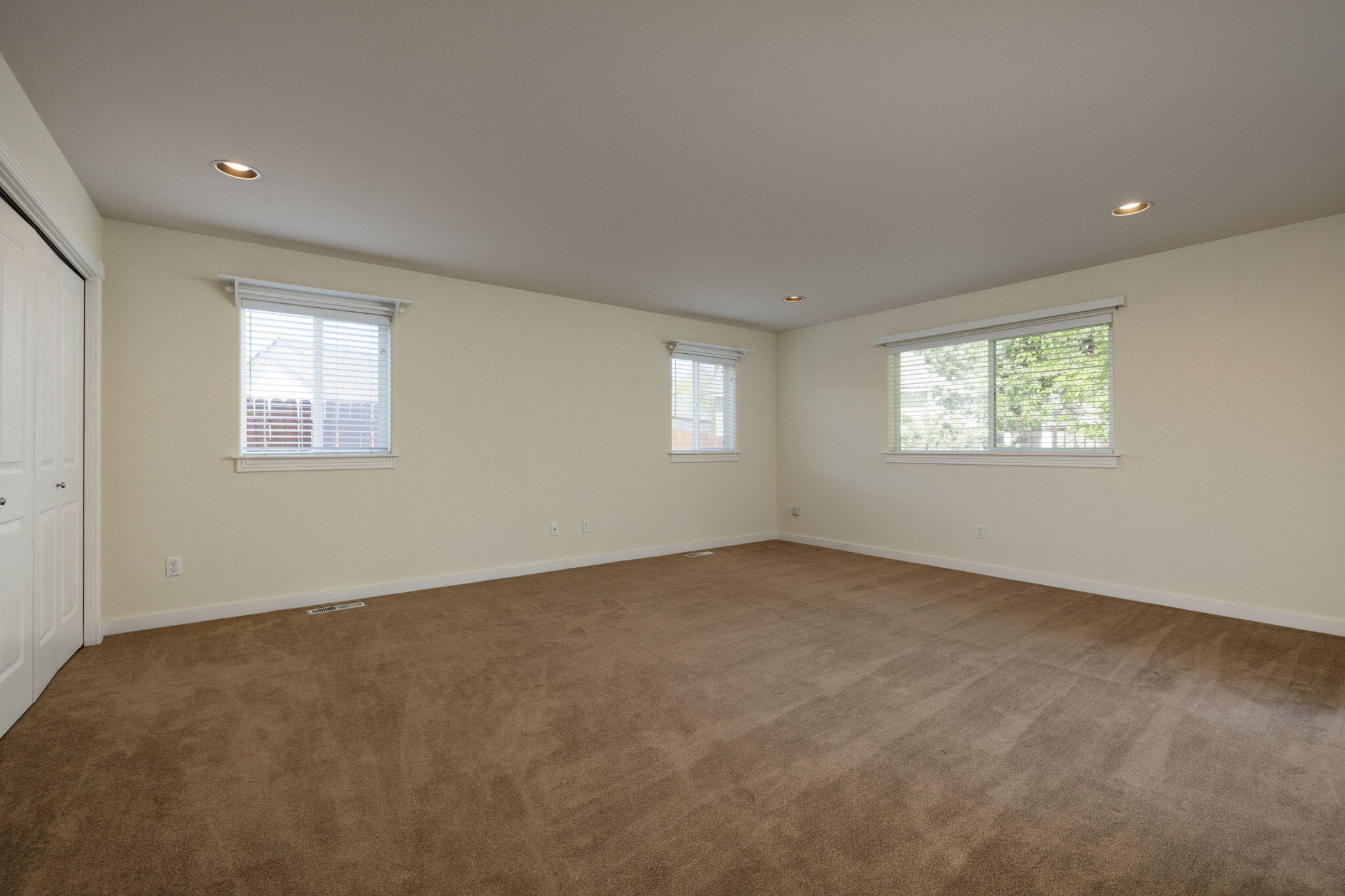 2277 NE Scarlet Court