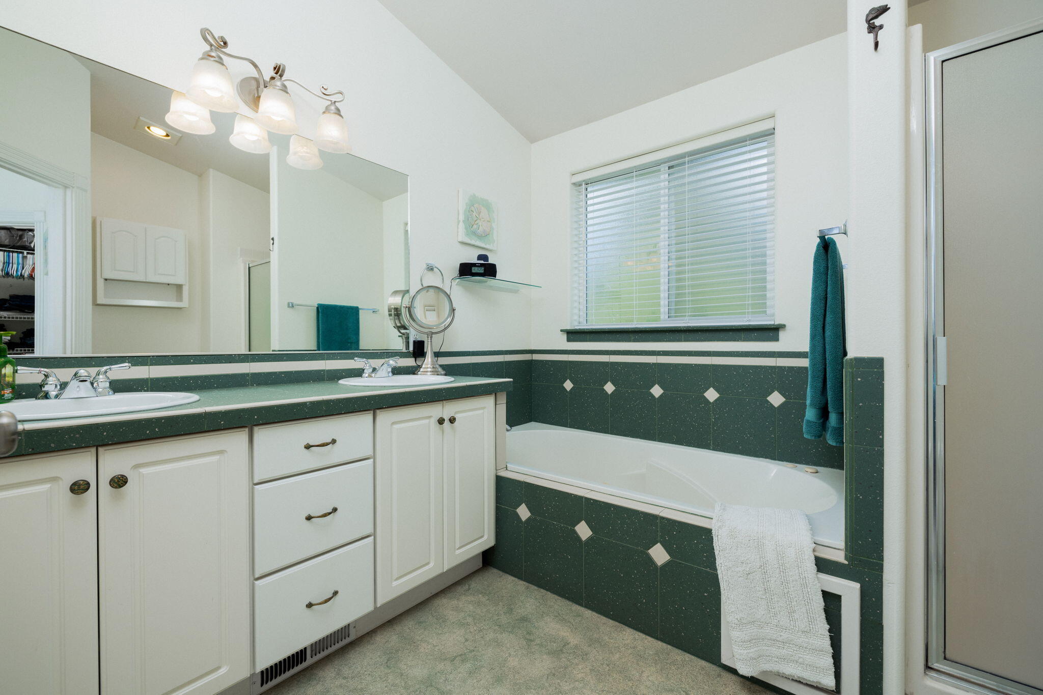 2277 NE Scarlet Court