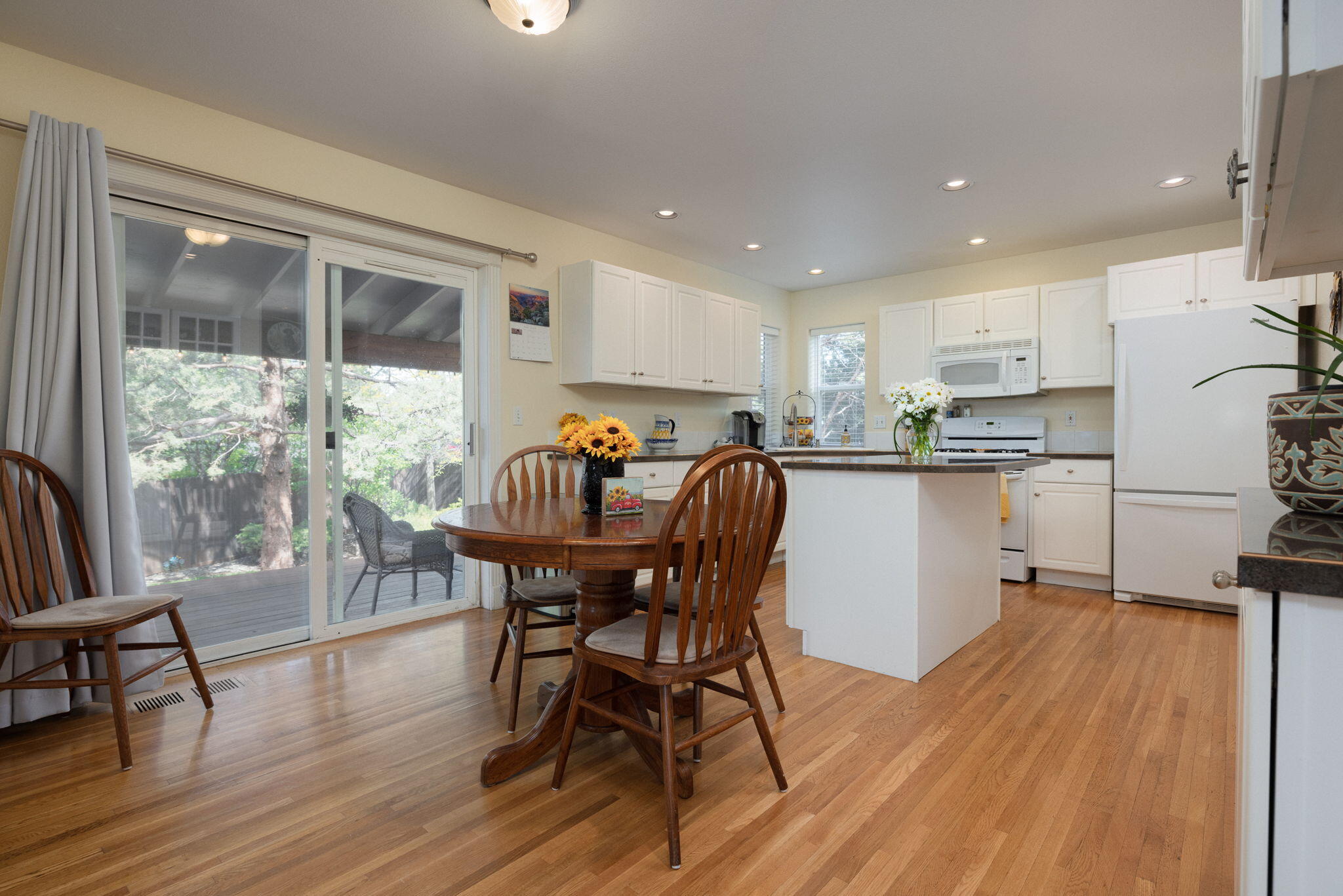 2277 NE Scarlet Court