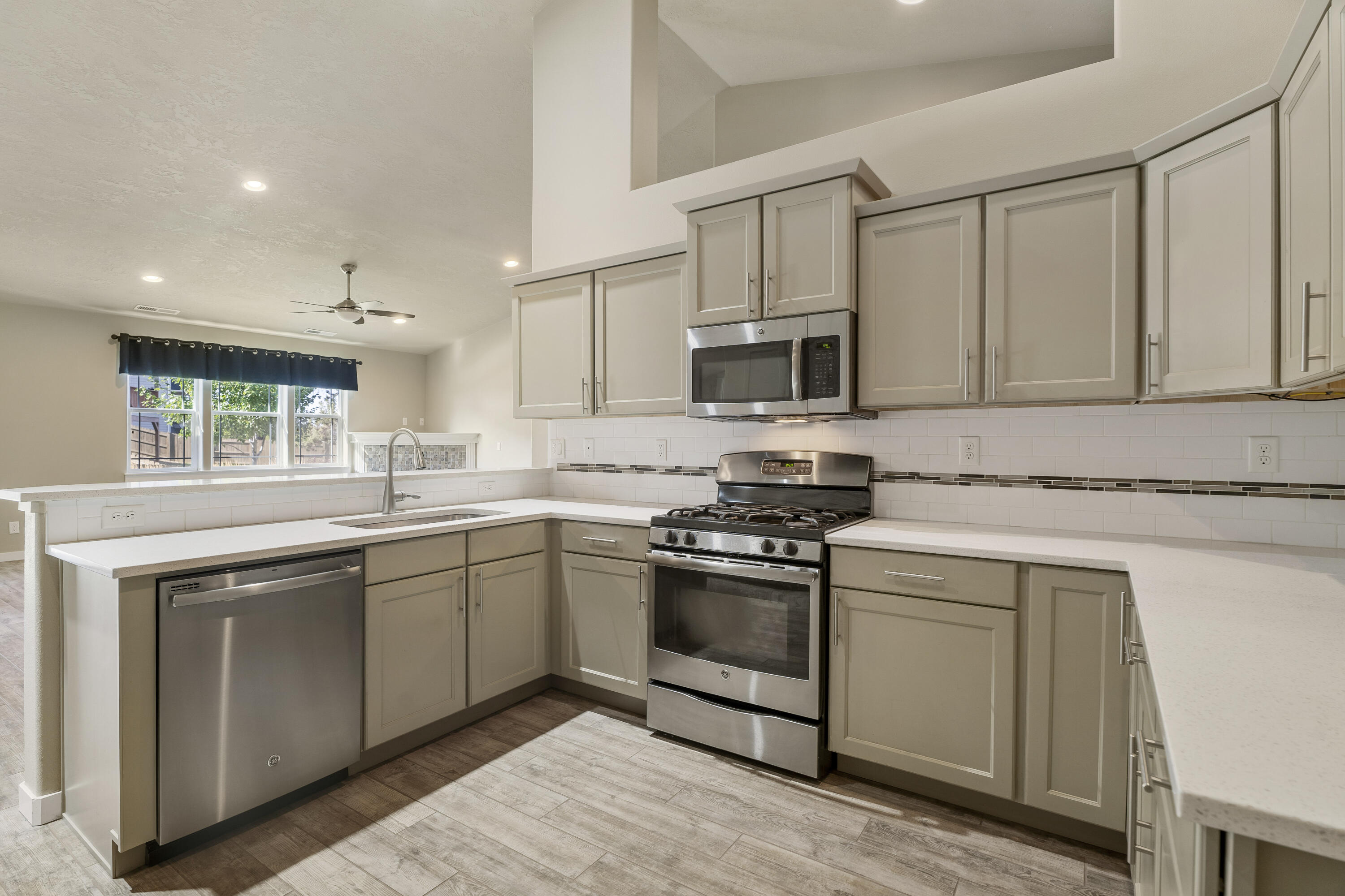 4646 SW Umatilla Avenue