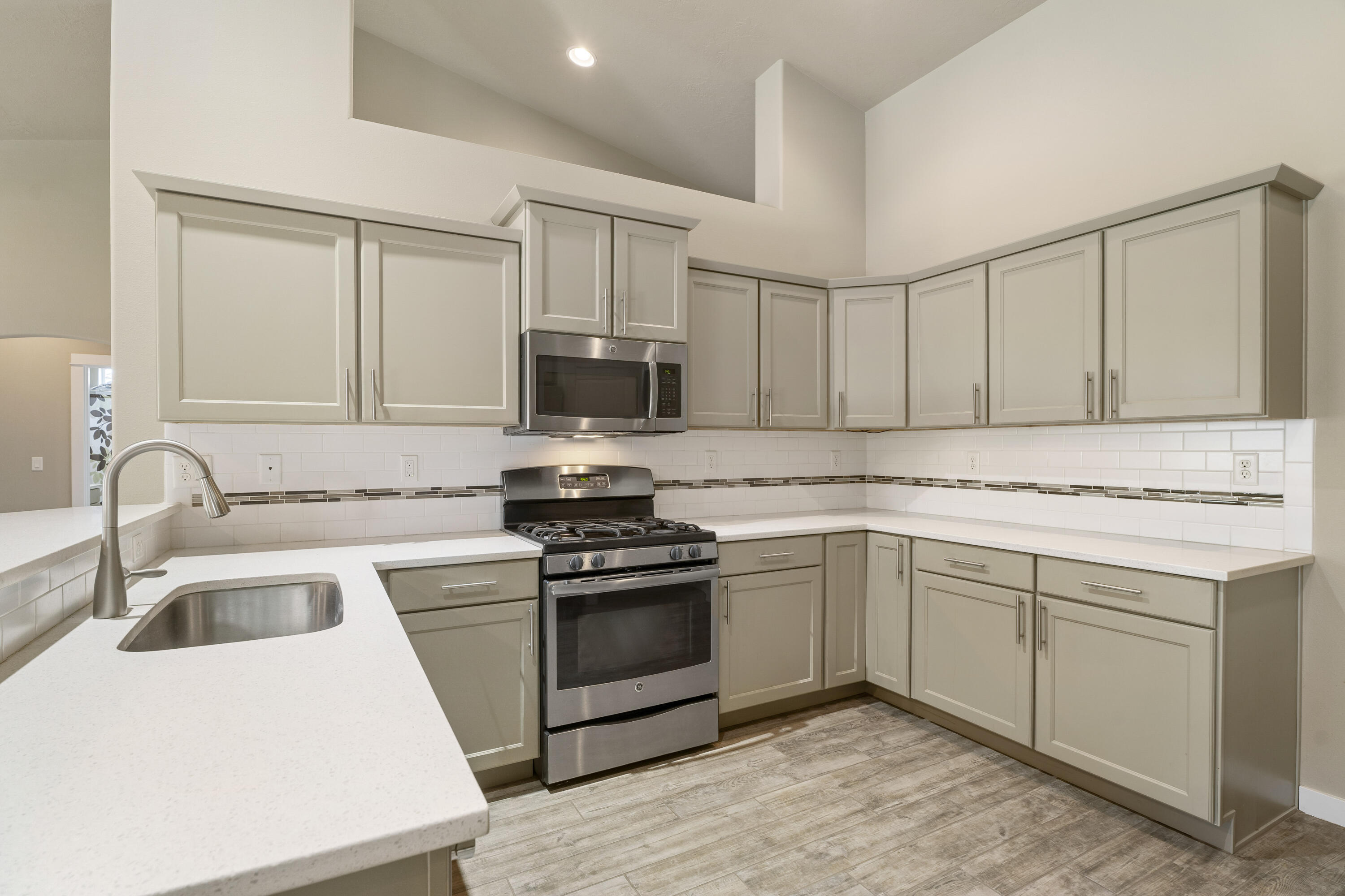 4646 SW Umatilla Avenue