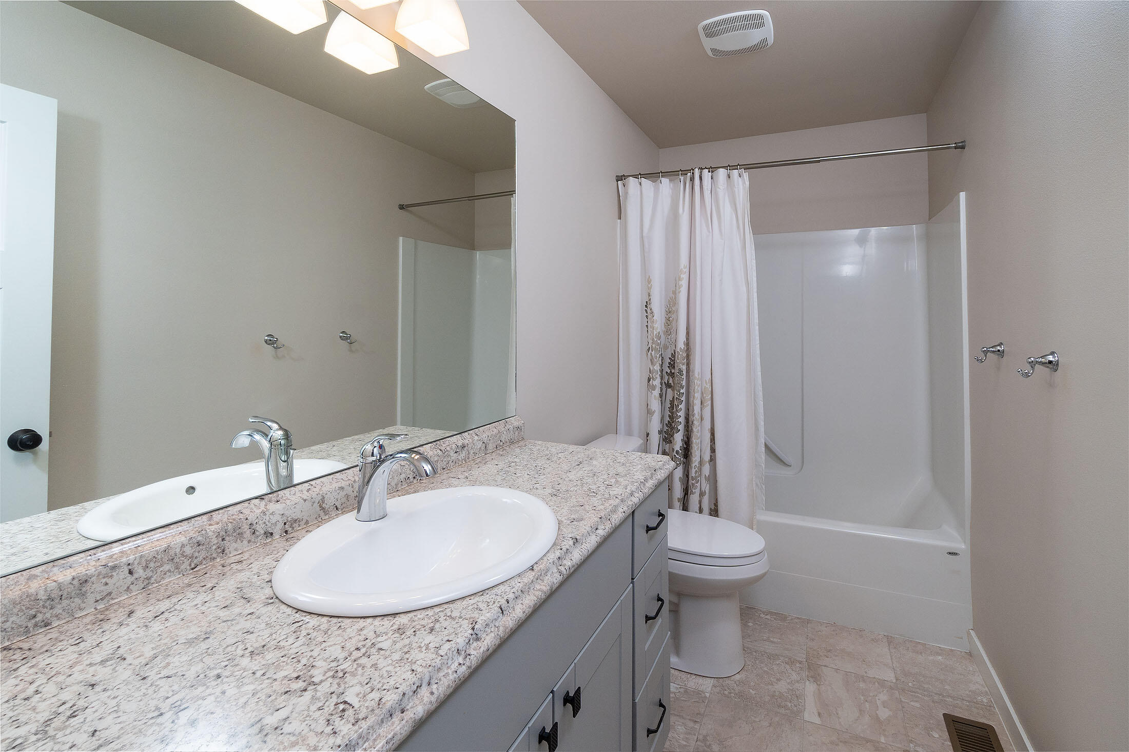 530 SW Sunrise Circle