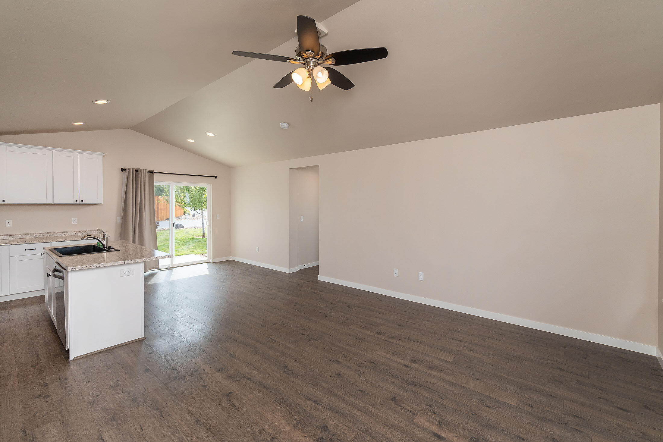 530 SW Sunrise Circle