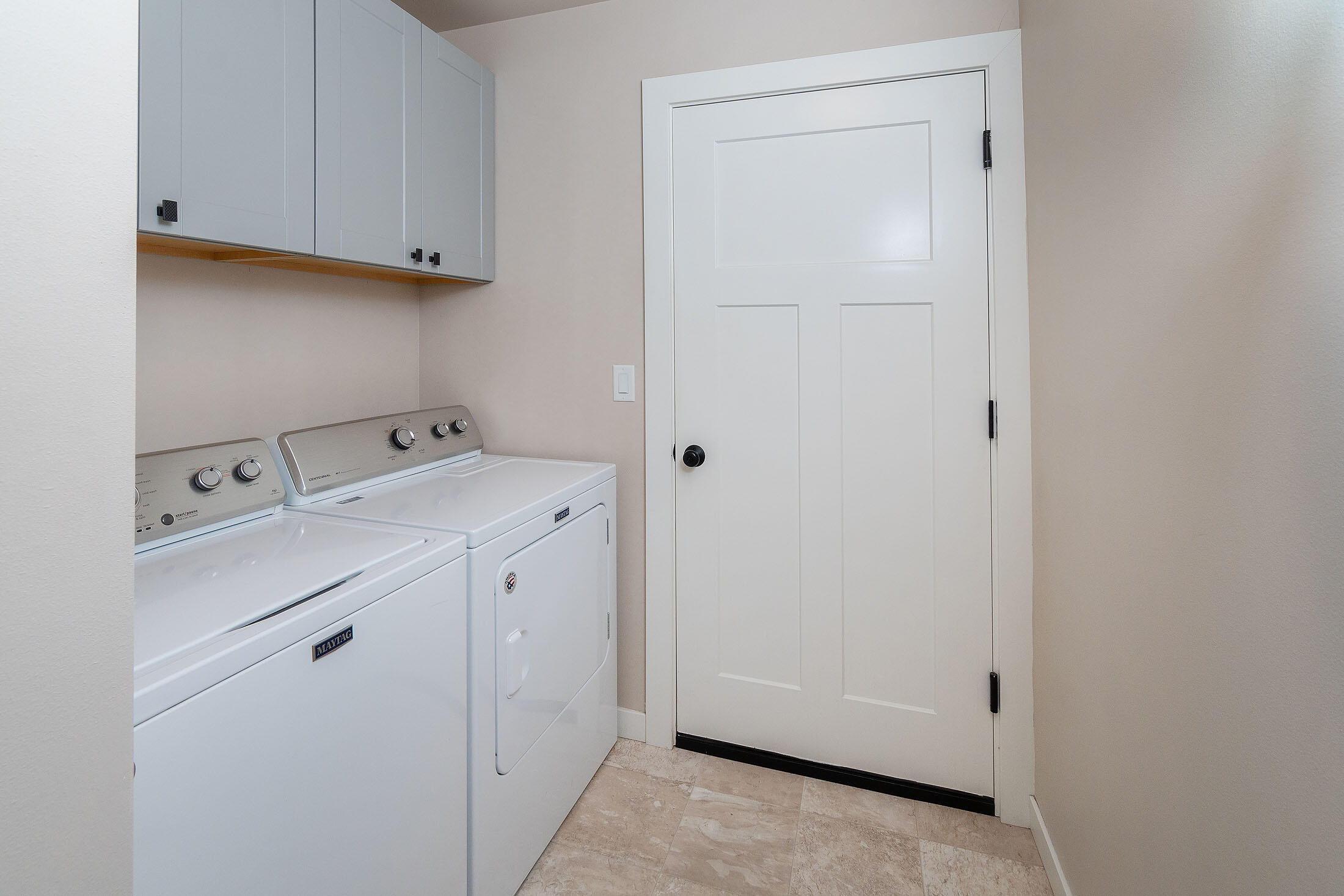 530 SW Sunrise Circle