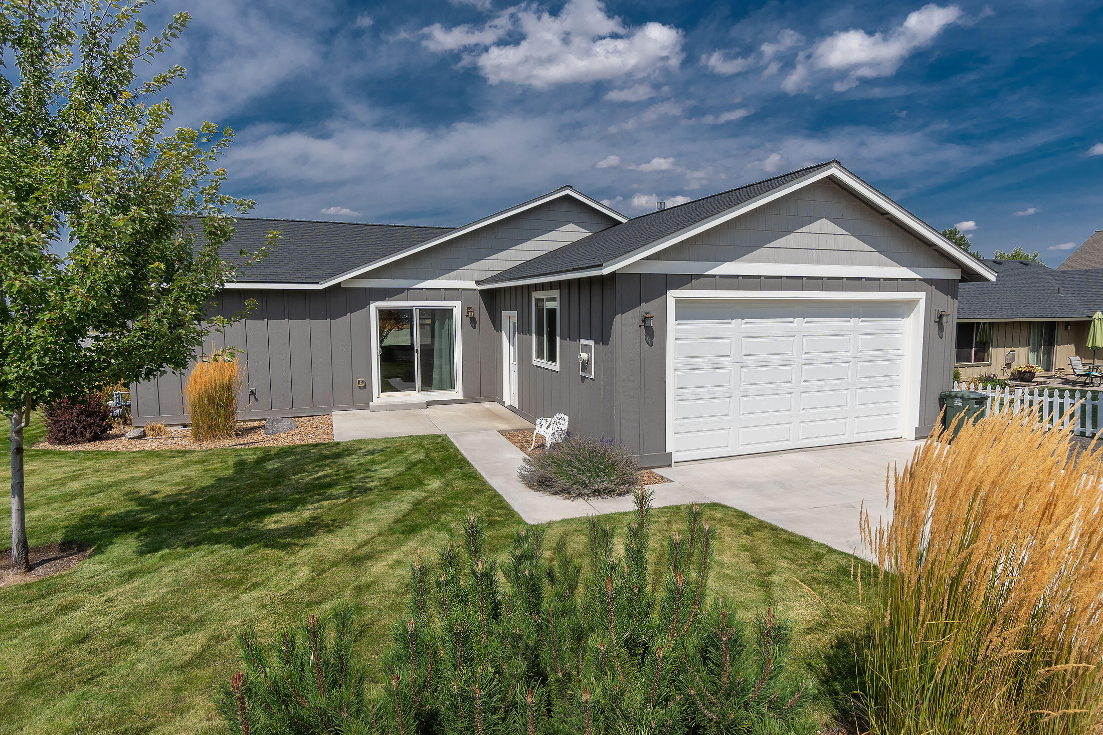 530 SW Sunrise Circle