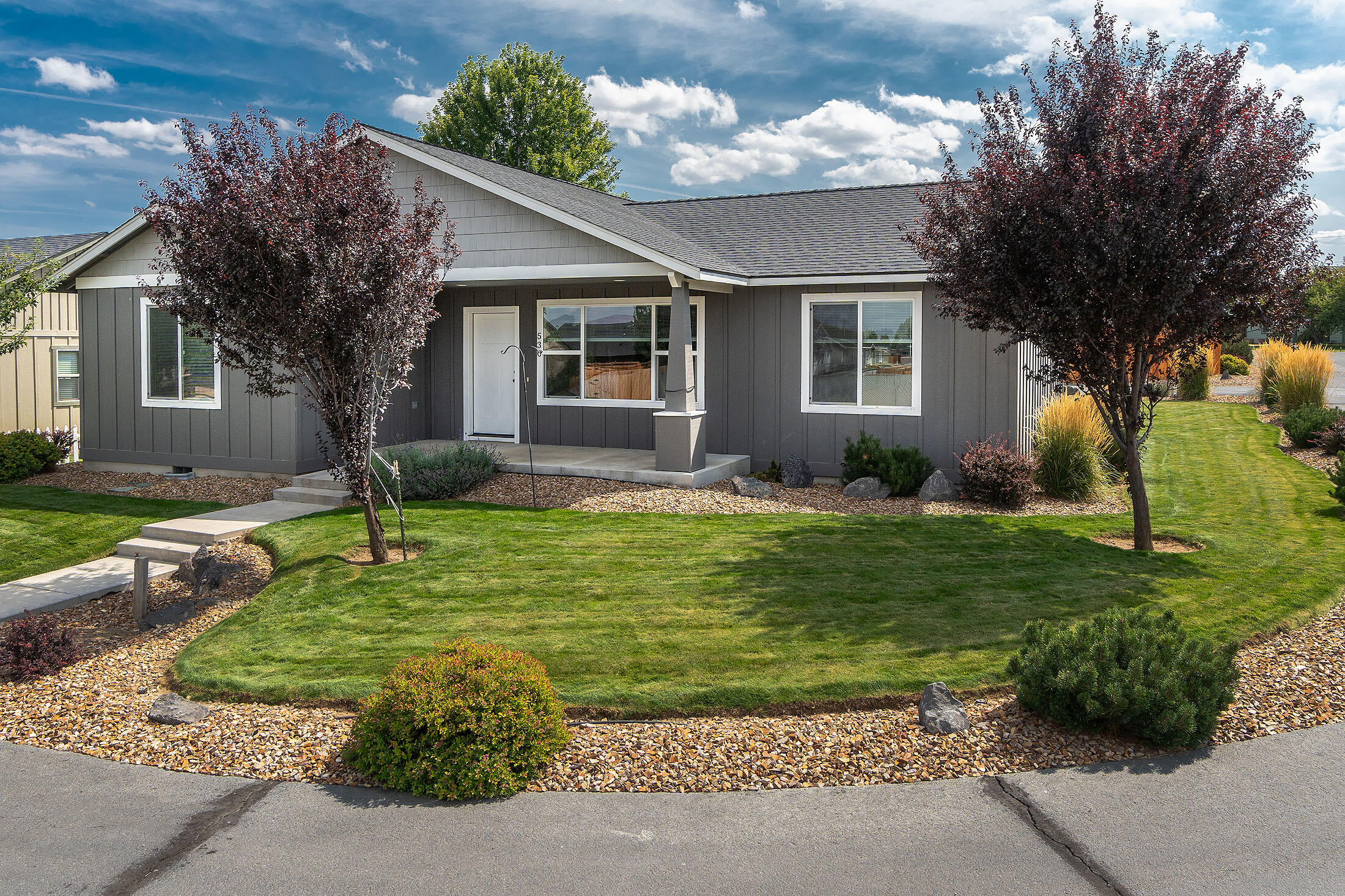 530 SW Sunrise Circle