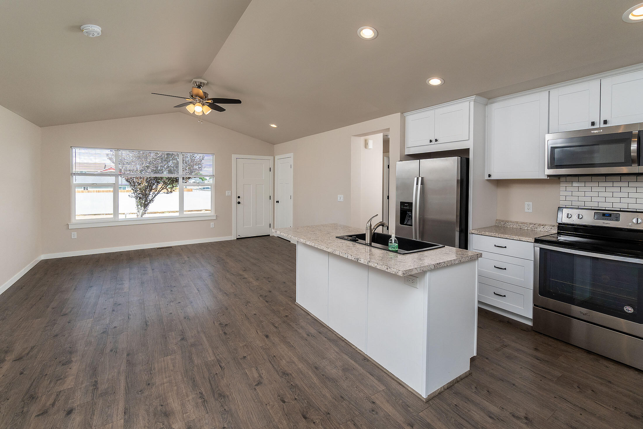 530 SW Sunrise Circle