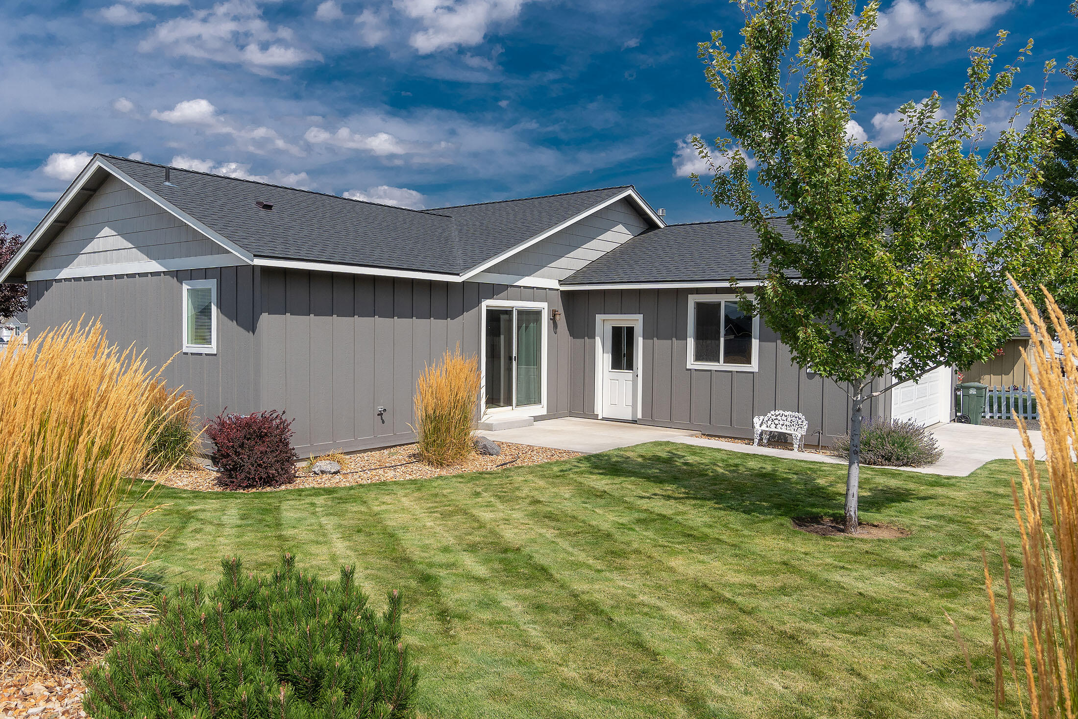 530 SW Sunrise Circle