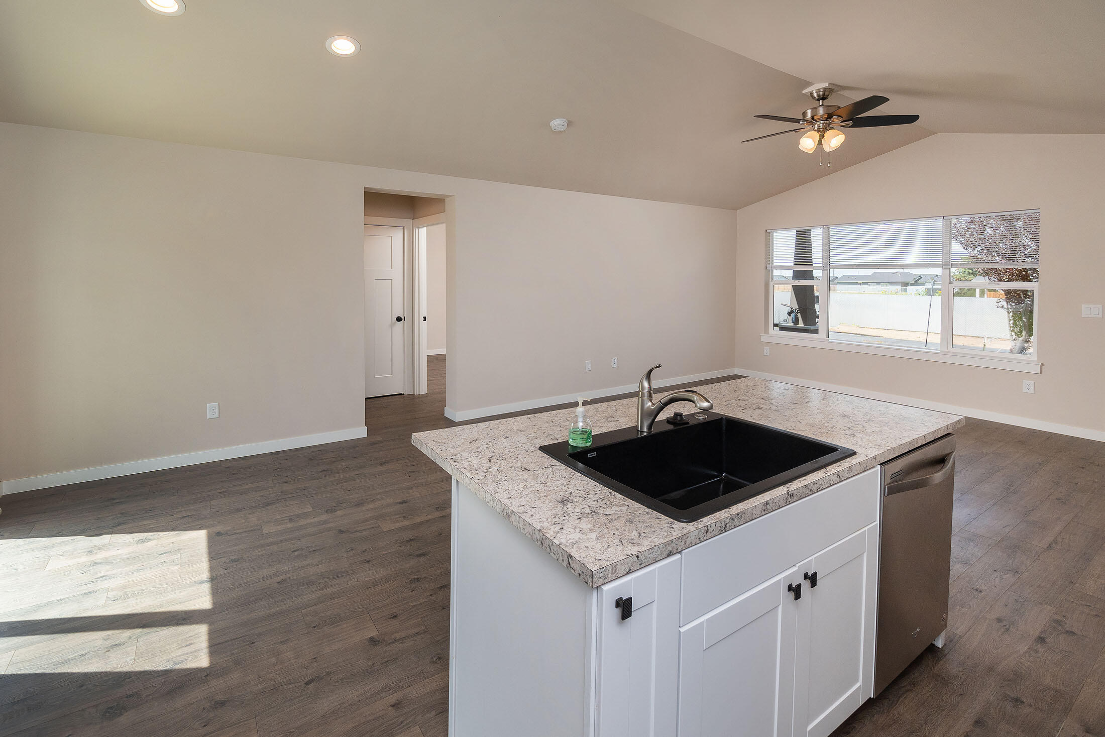 530 SW Sunrise Circle