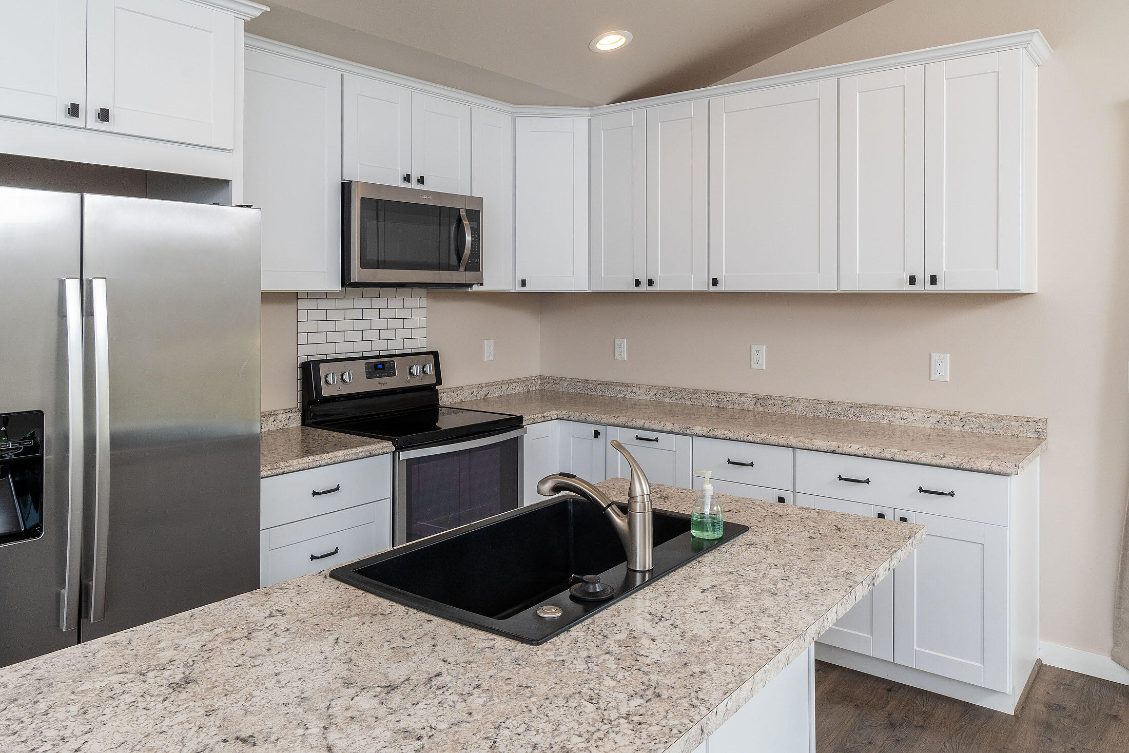 530 SW Sunrise Circle