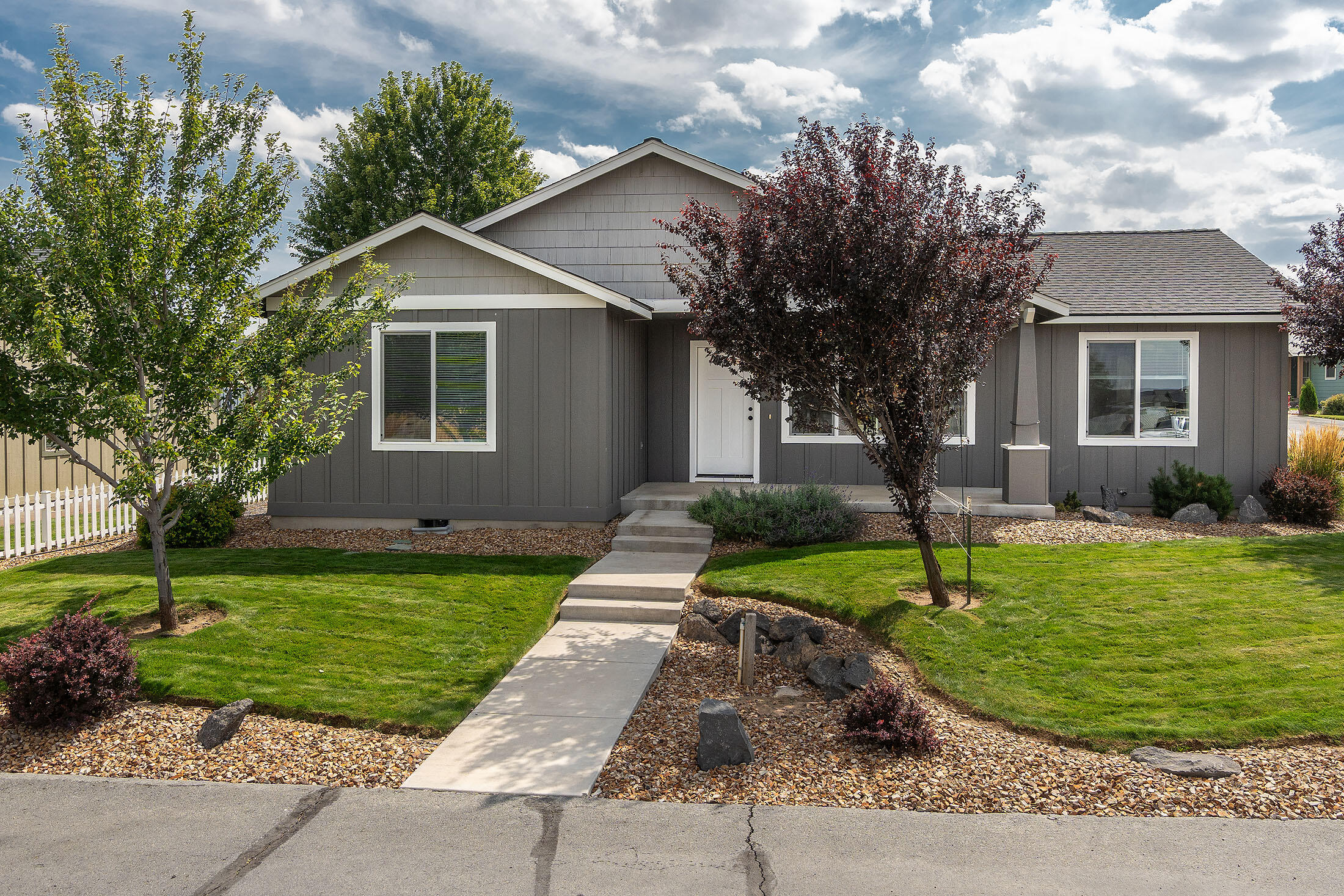 530 SW Sunrise Circle