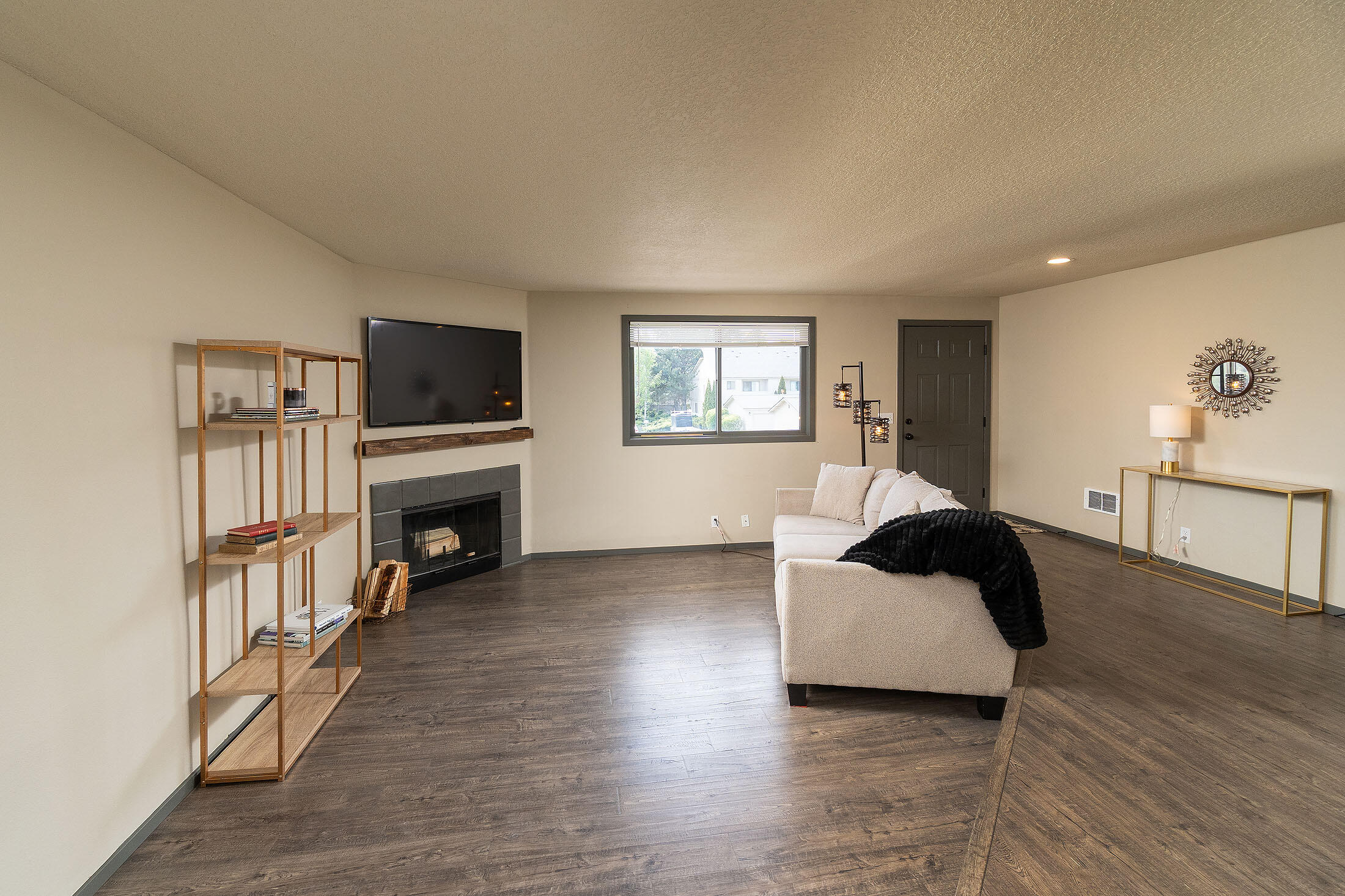 1050 NE Butler Market Road, APT 28