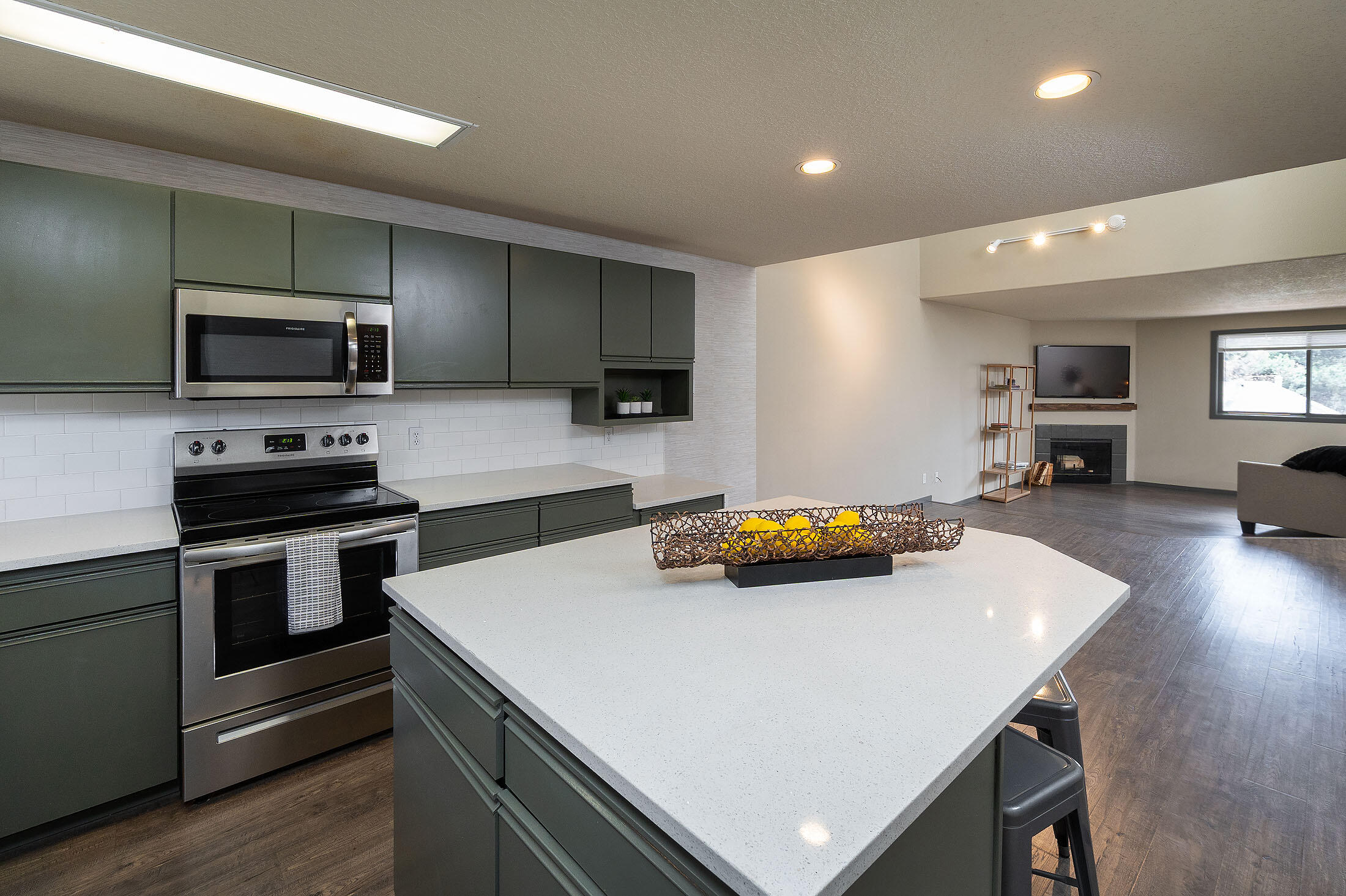 1050 NE Butler Market Road, APT 28