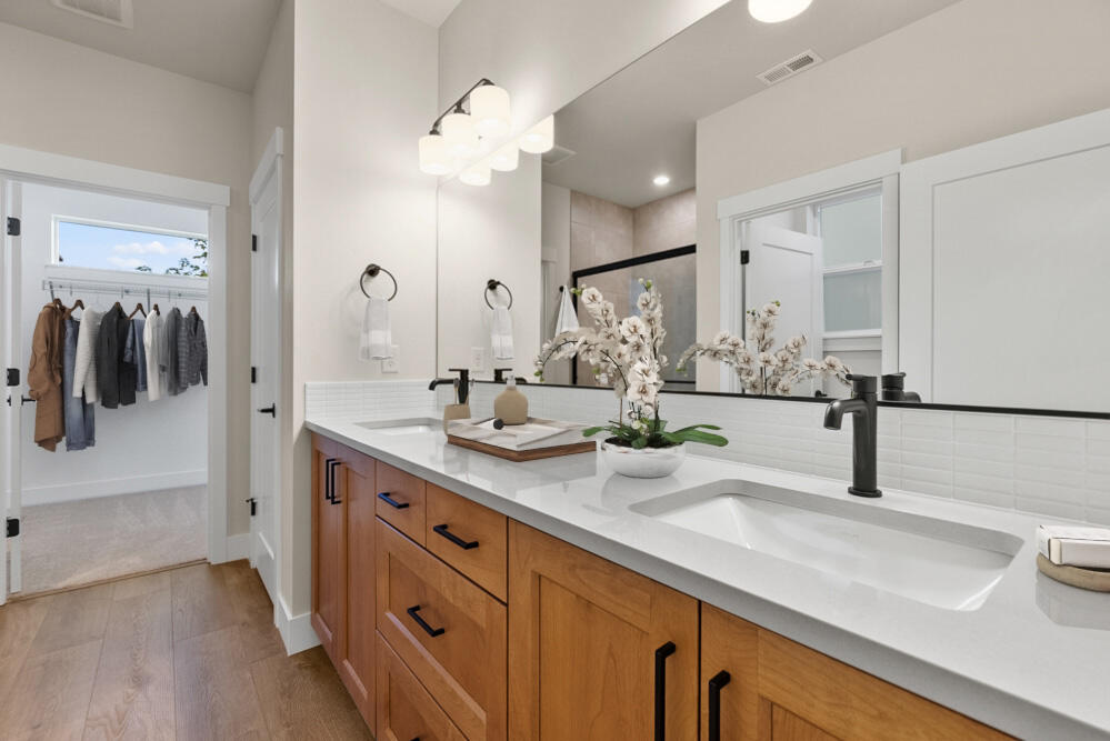 3966 NE Oakside Loop