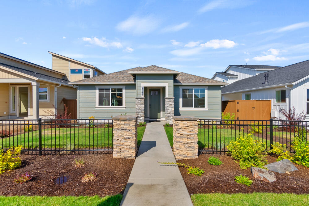 3966 NE Oakside Loop