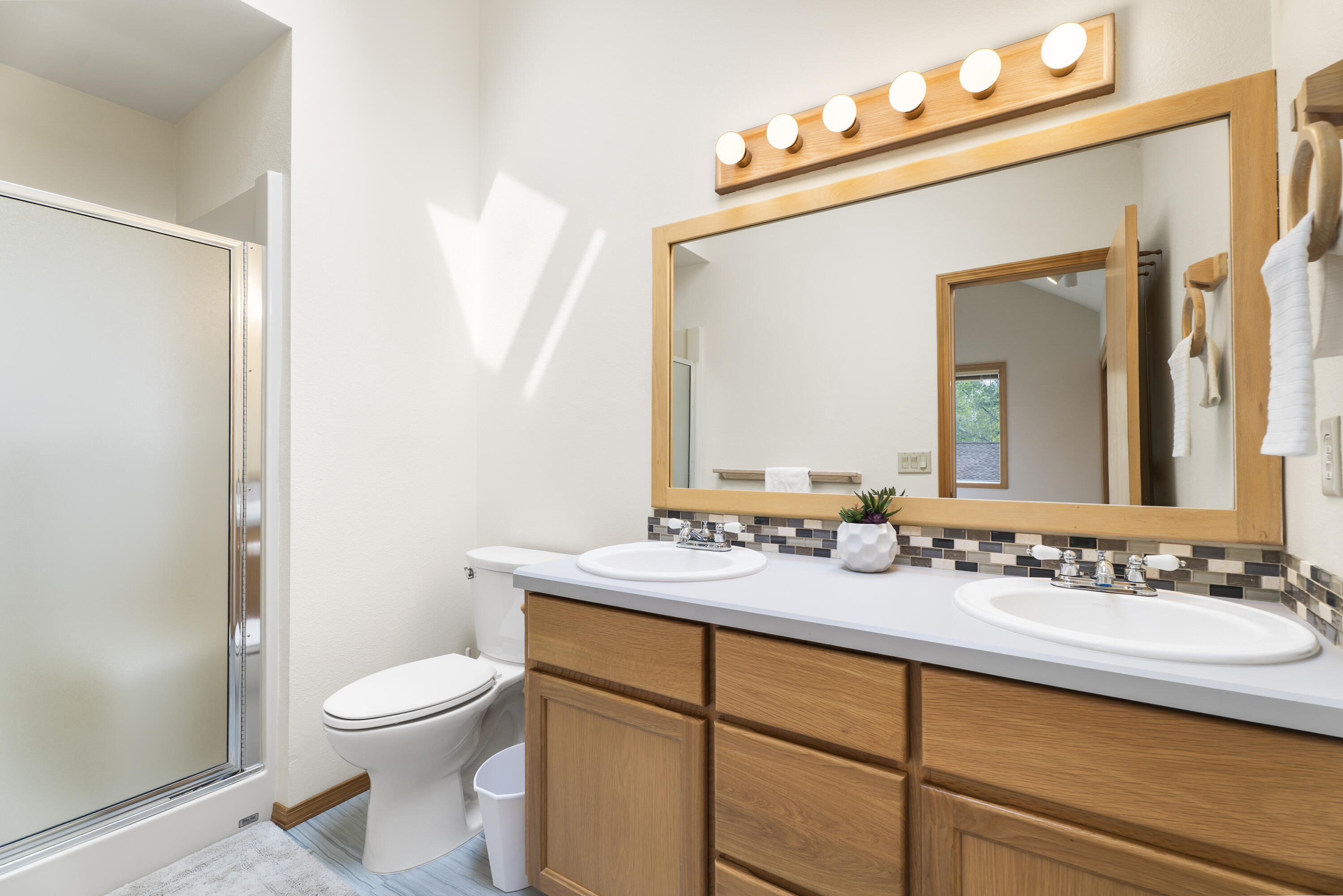 18193 Oregon Loop, 4