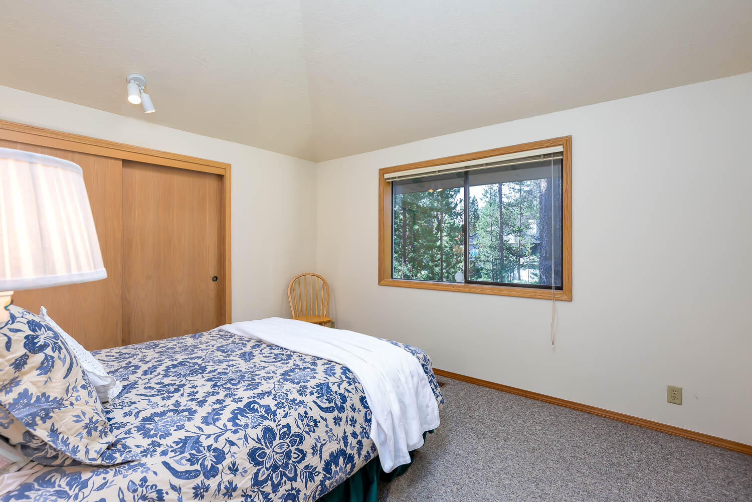 18193 Oregon Loop, 4