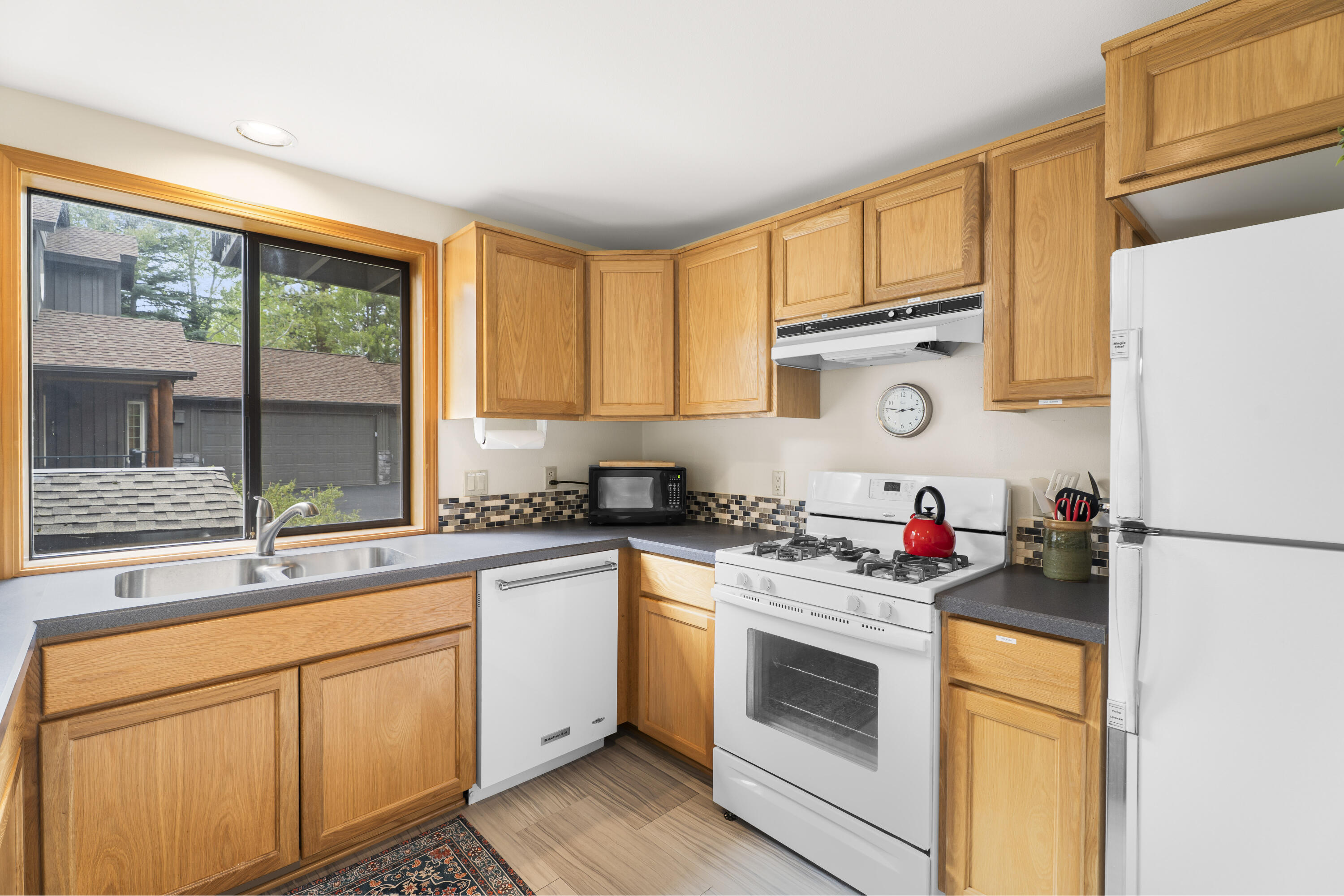 18193 Oregon Loop, 4