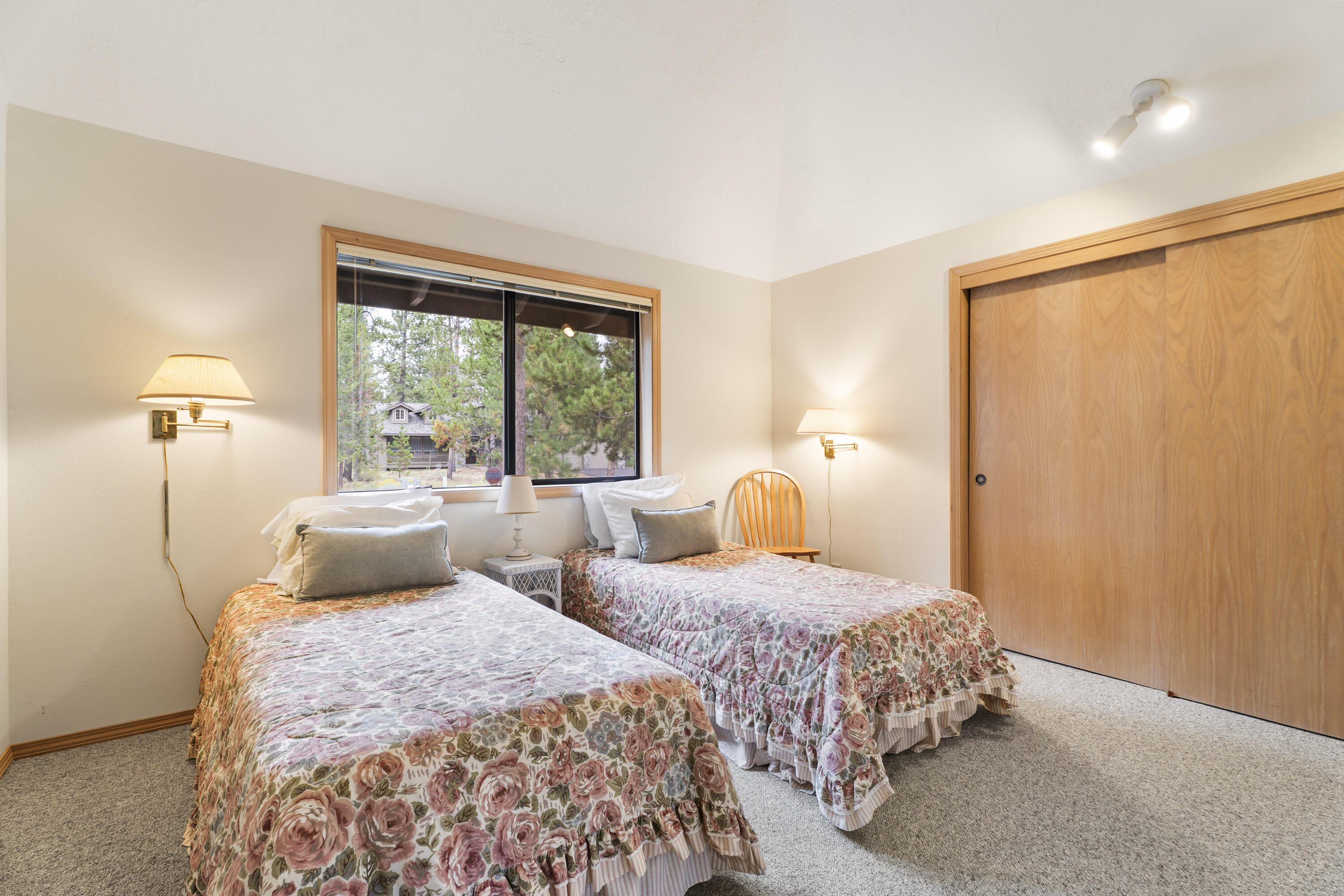 18193 Oregon Loop, 4